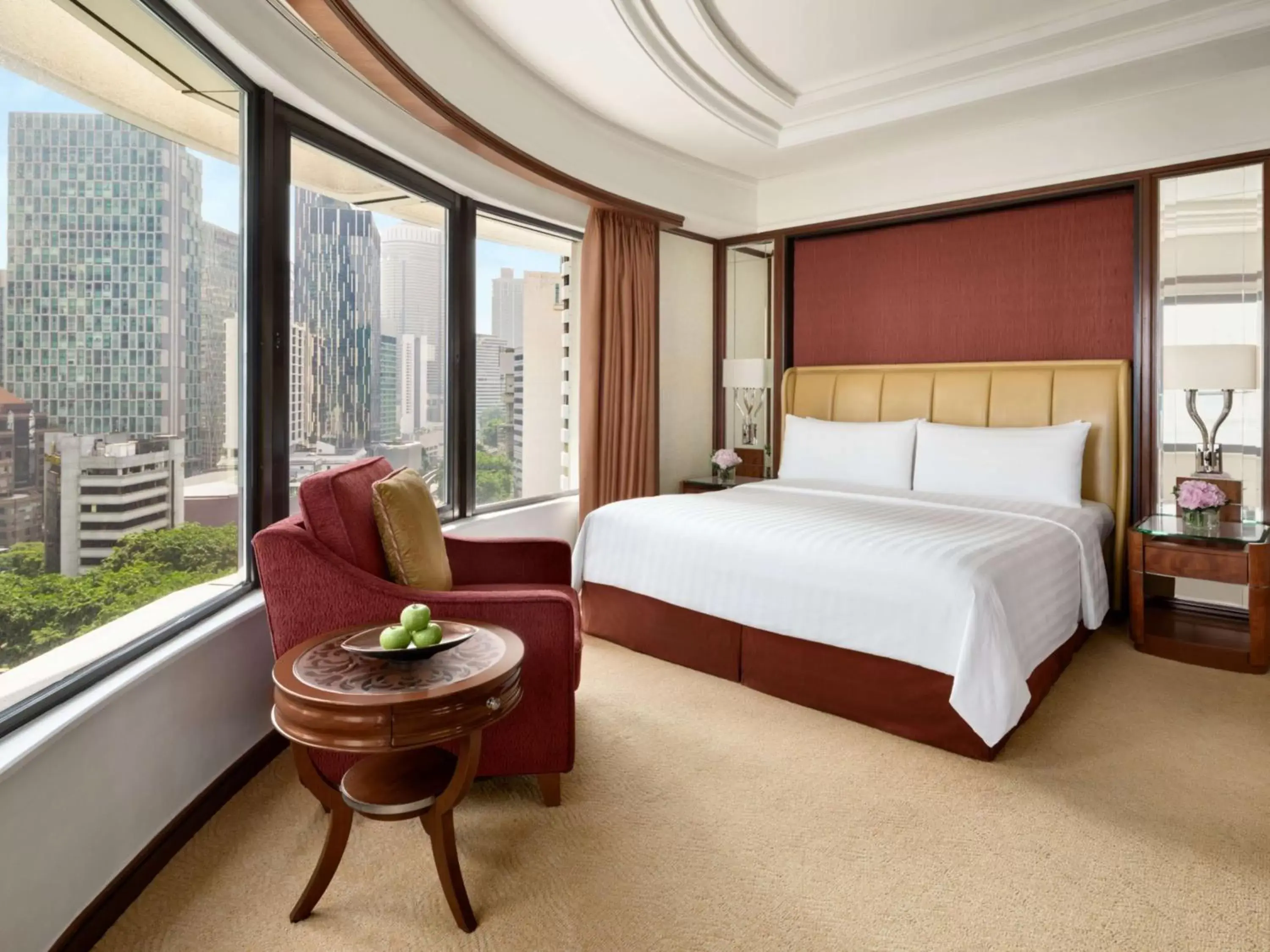 Bedroom in Shangri-La Kuala Lumpur