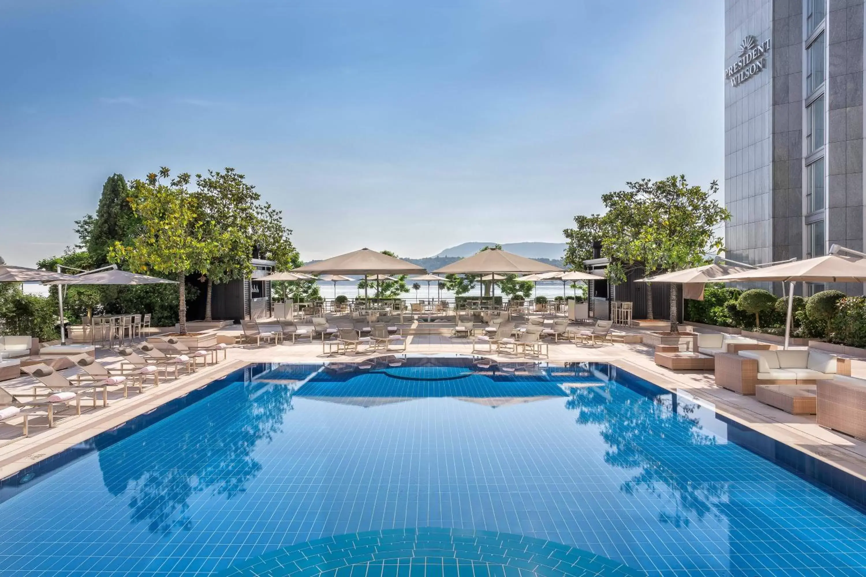 Area and facilities, Swimming Pool in Hotel President Wilson, a Luxury Collection Hotel, Geneva