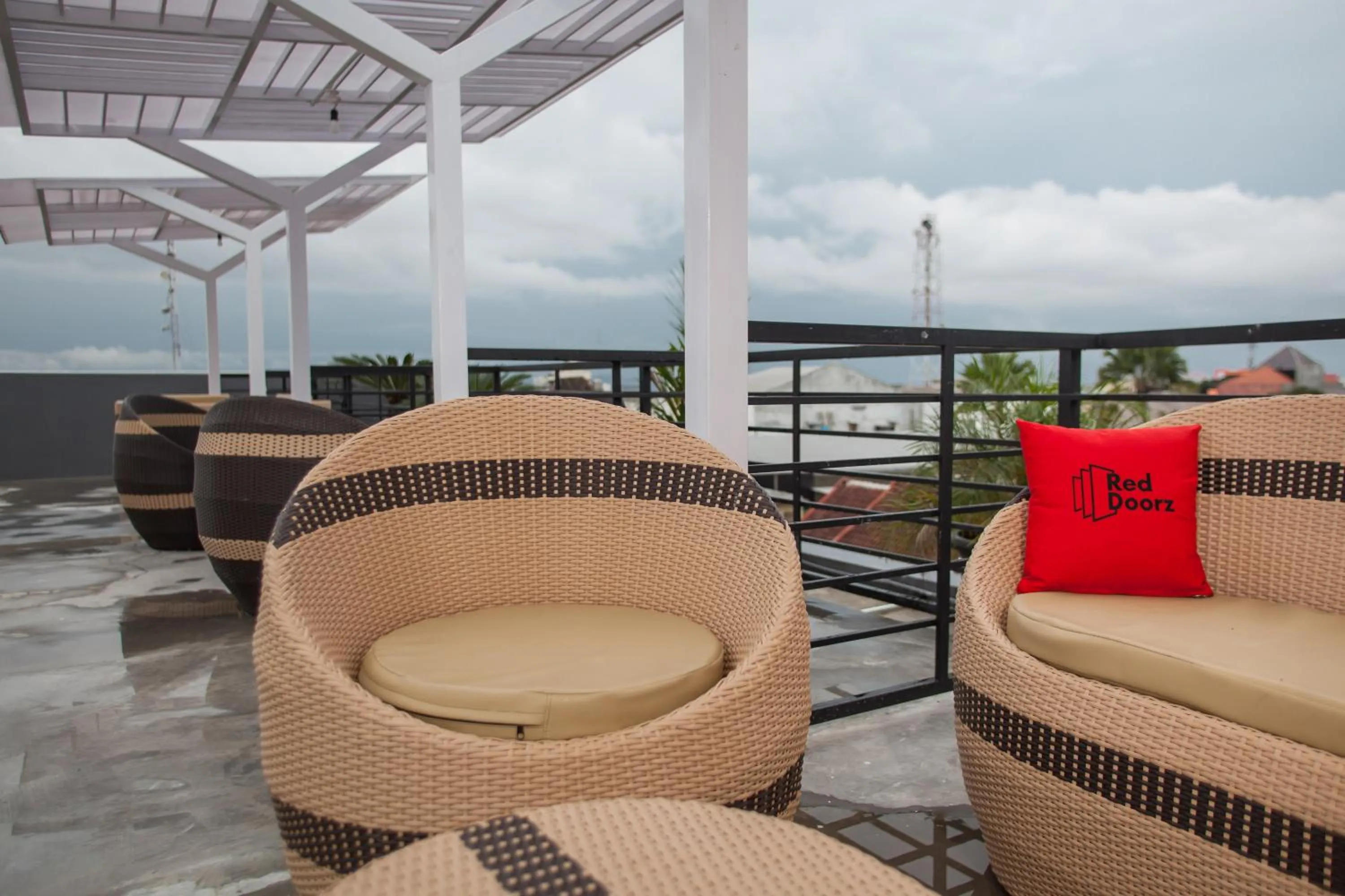 Seating area in RedDoorz Plus near Politeknik Negeri Malang