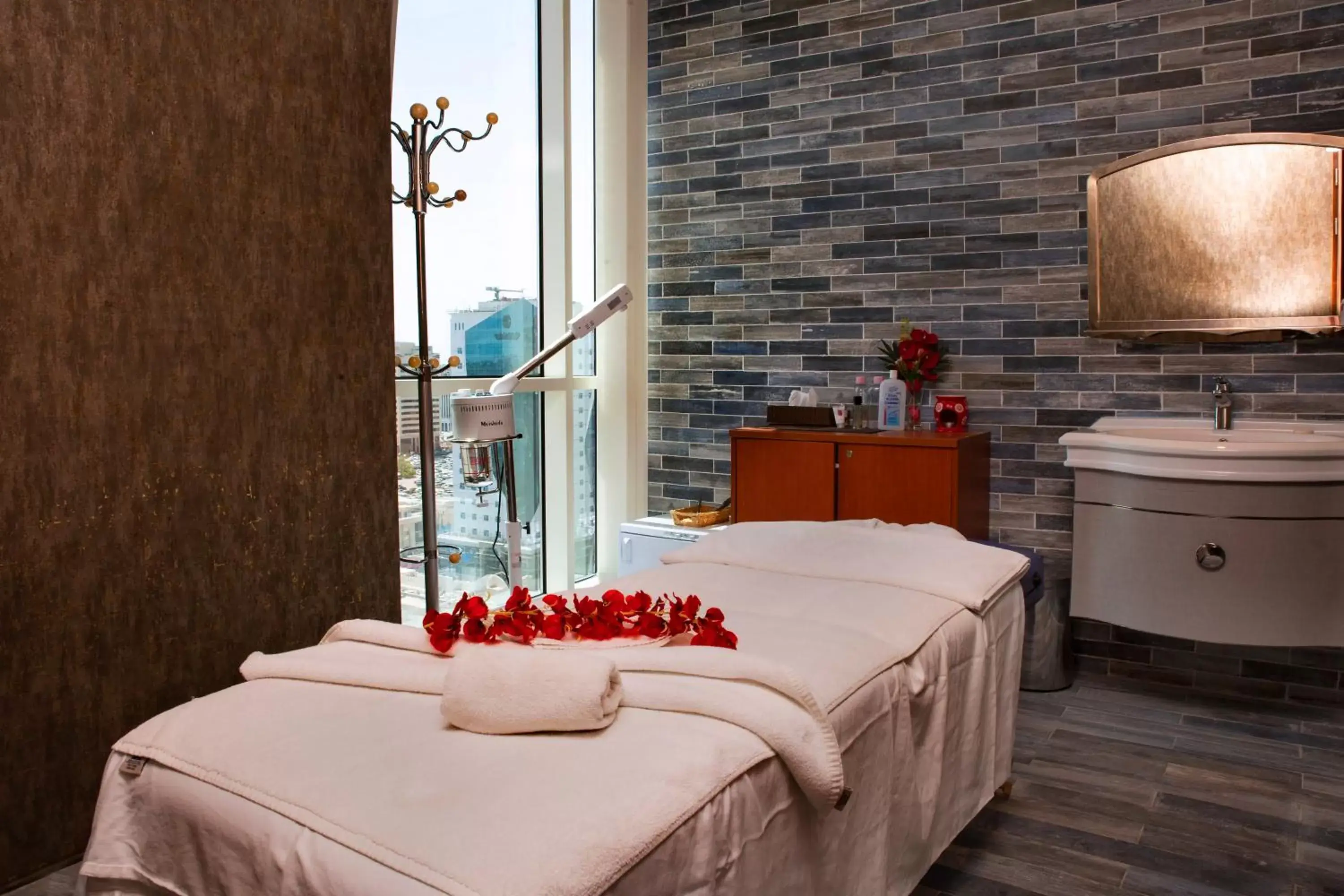 Swimming pool, Bed in Century Hotel Doha Swimming pool, Bed in Century Hotel Doha