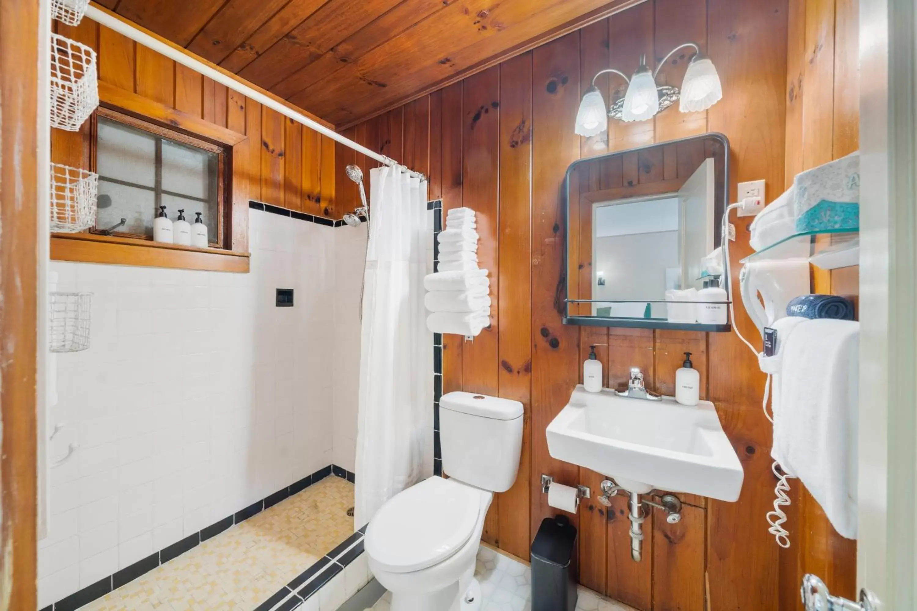 Bathroom in CedarWood Inn