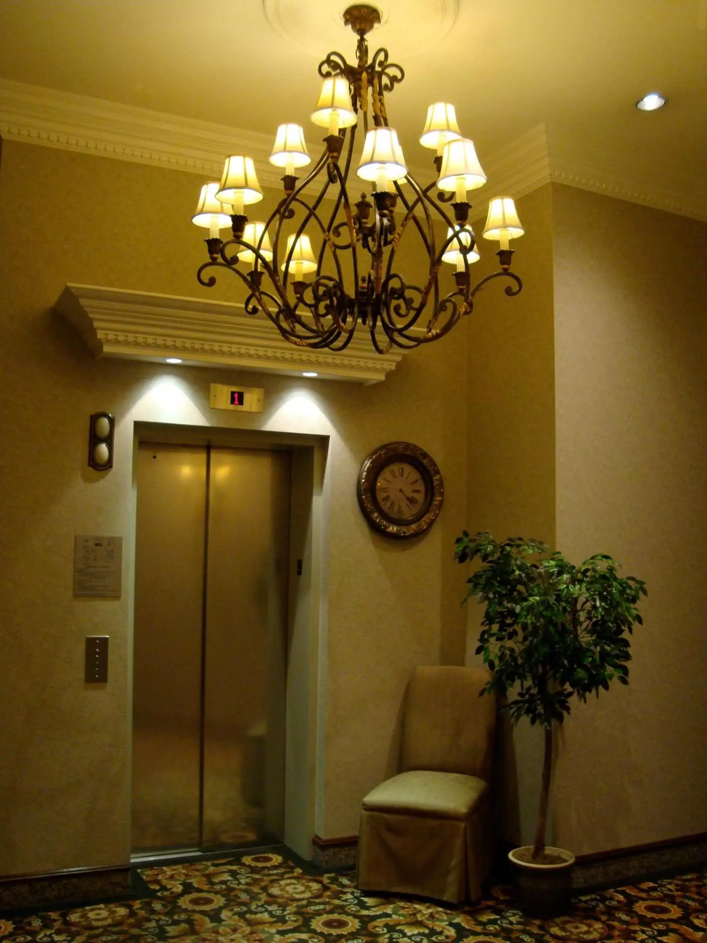 Lobby or reception, Bathroom in Kingston Hotel