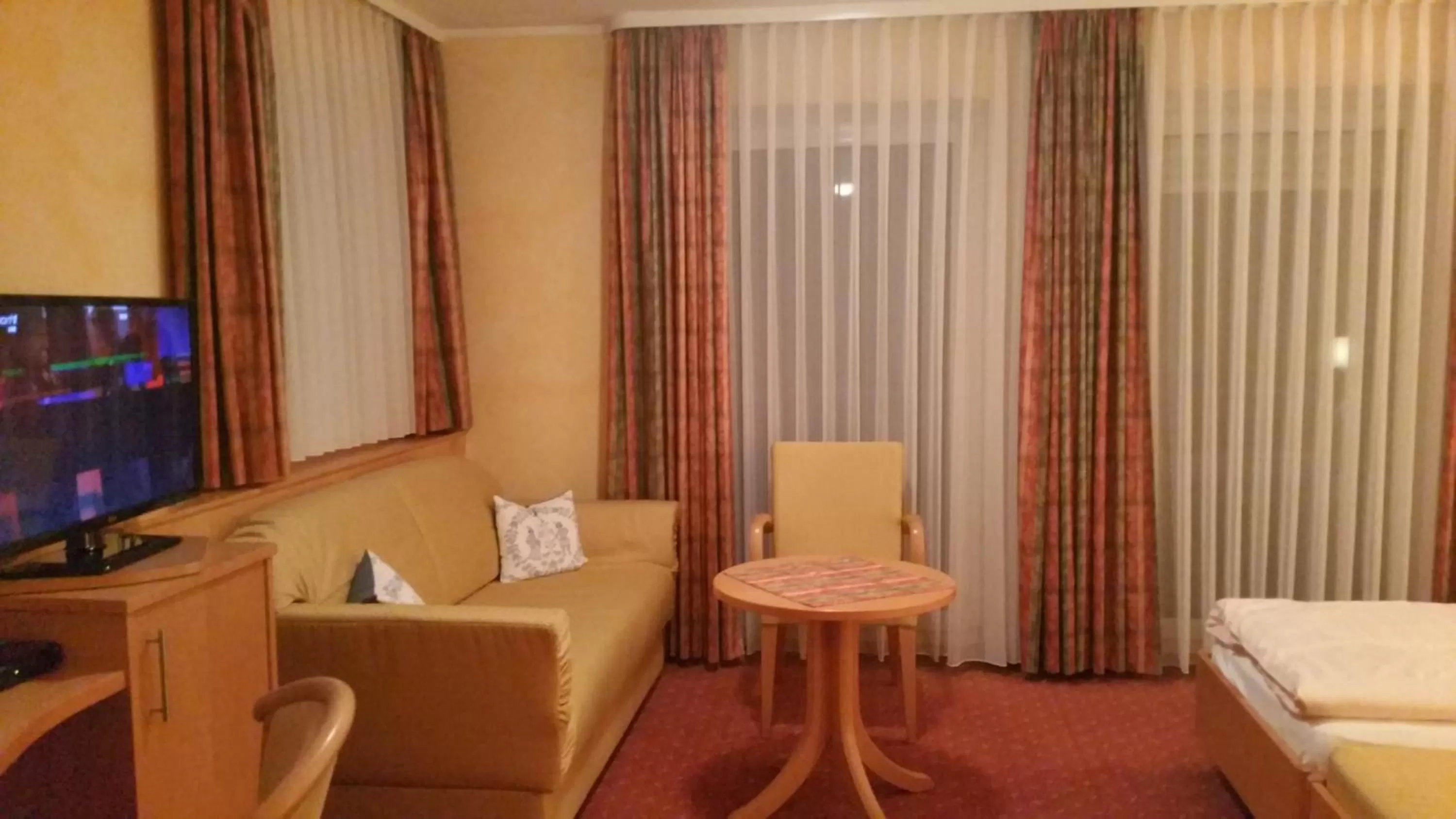 Photo of the whole room, Bed in Hotel-Restaurant Fröhlich