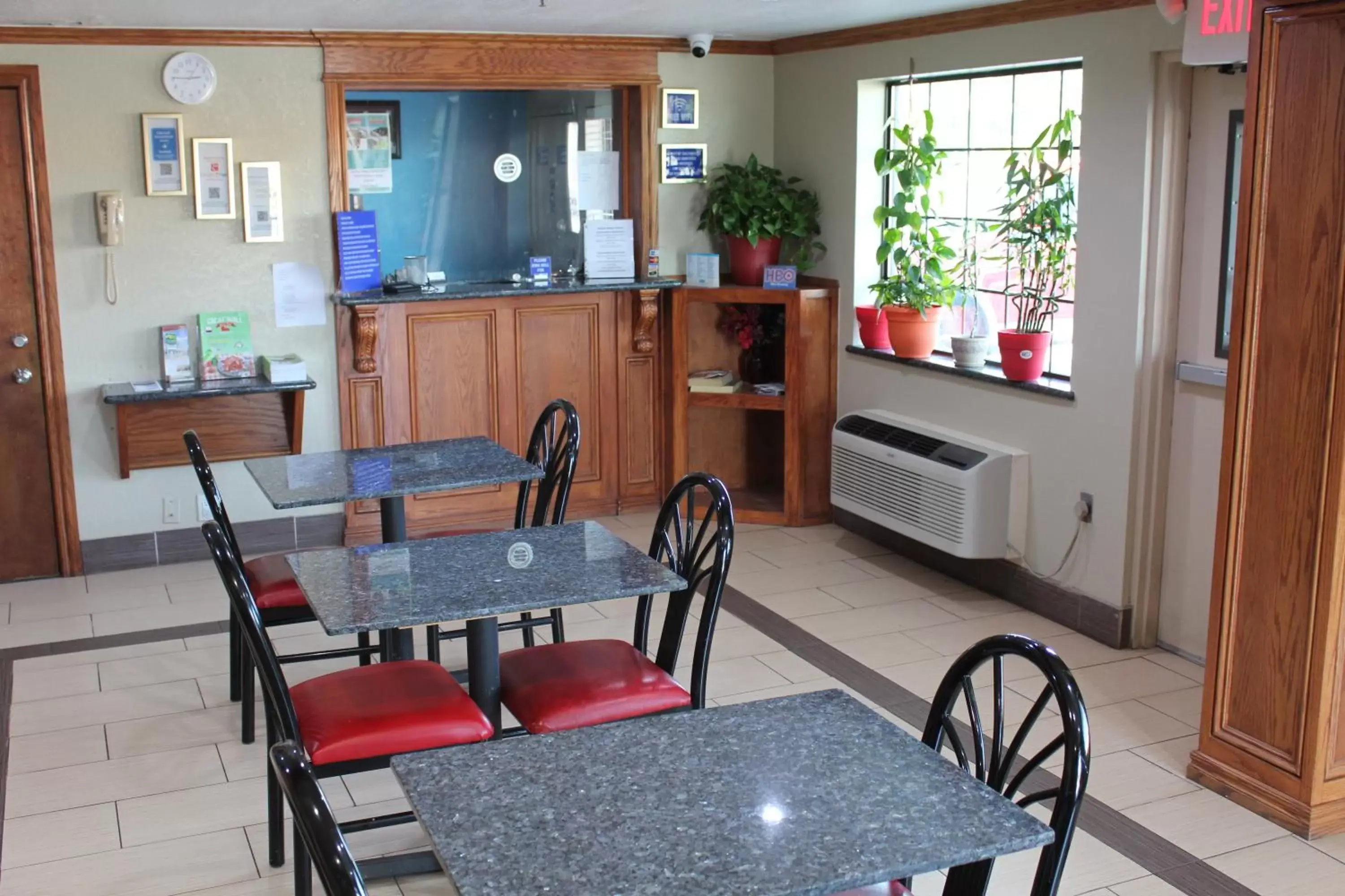 Lobby or reception, Restaurant/Places to Eat in Motel 6 Oklahoma City OK Frontier City