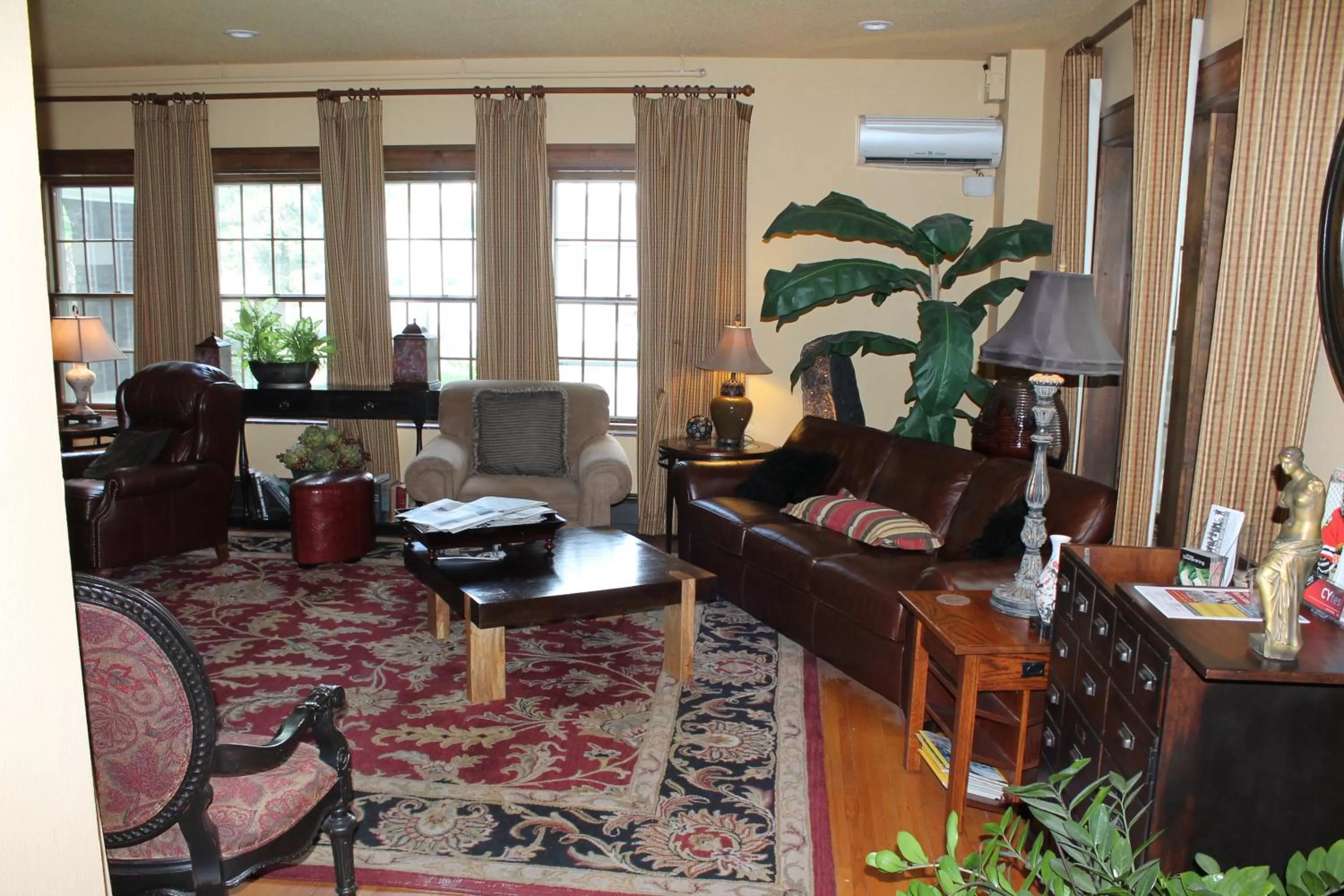 Seating area in Iowa House Historic Inn