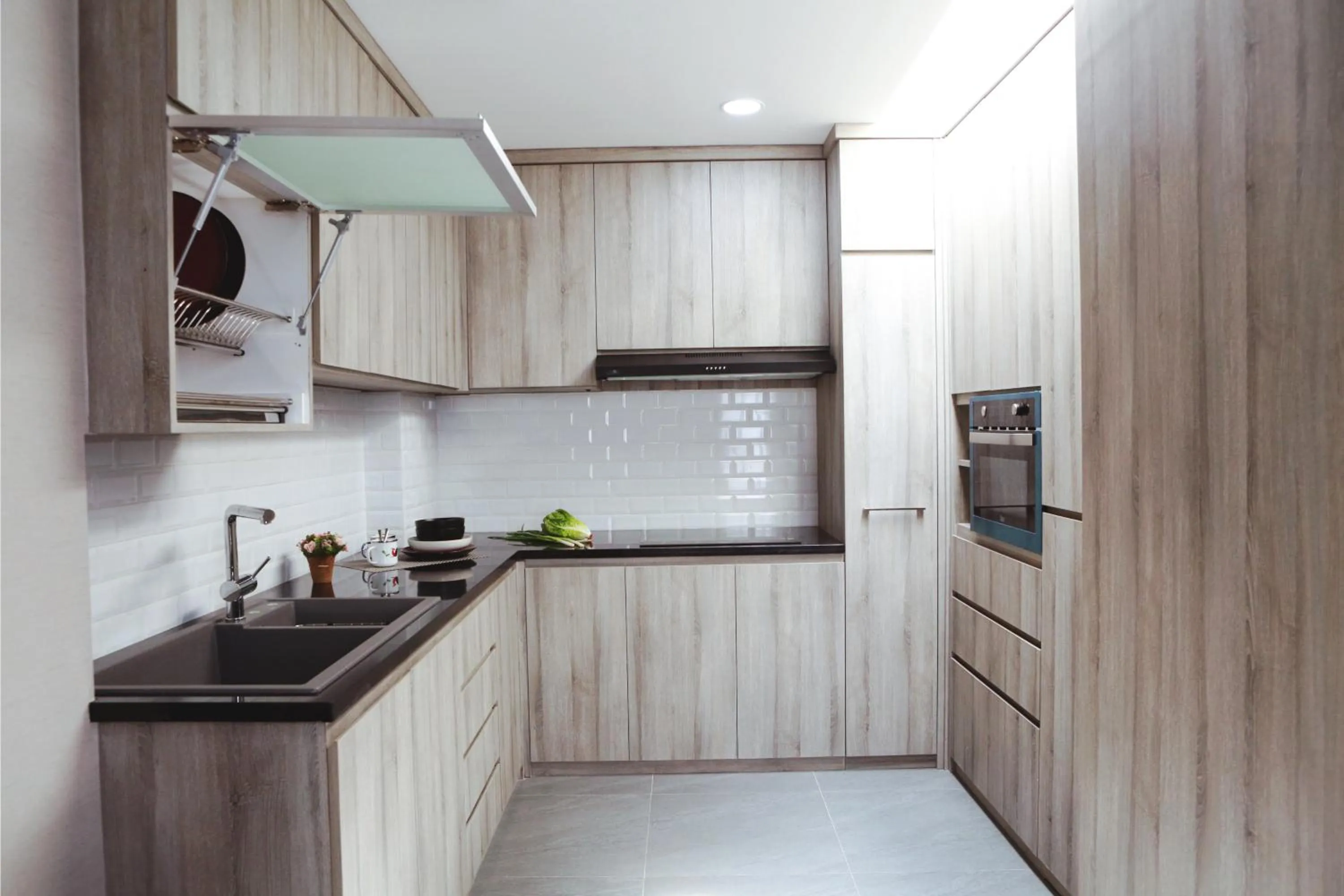 Kitchen or kitchenette in S7 SUITES GANDARIA