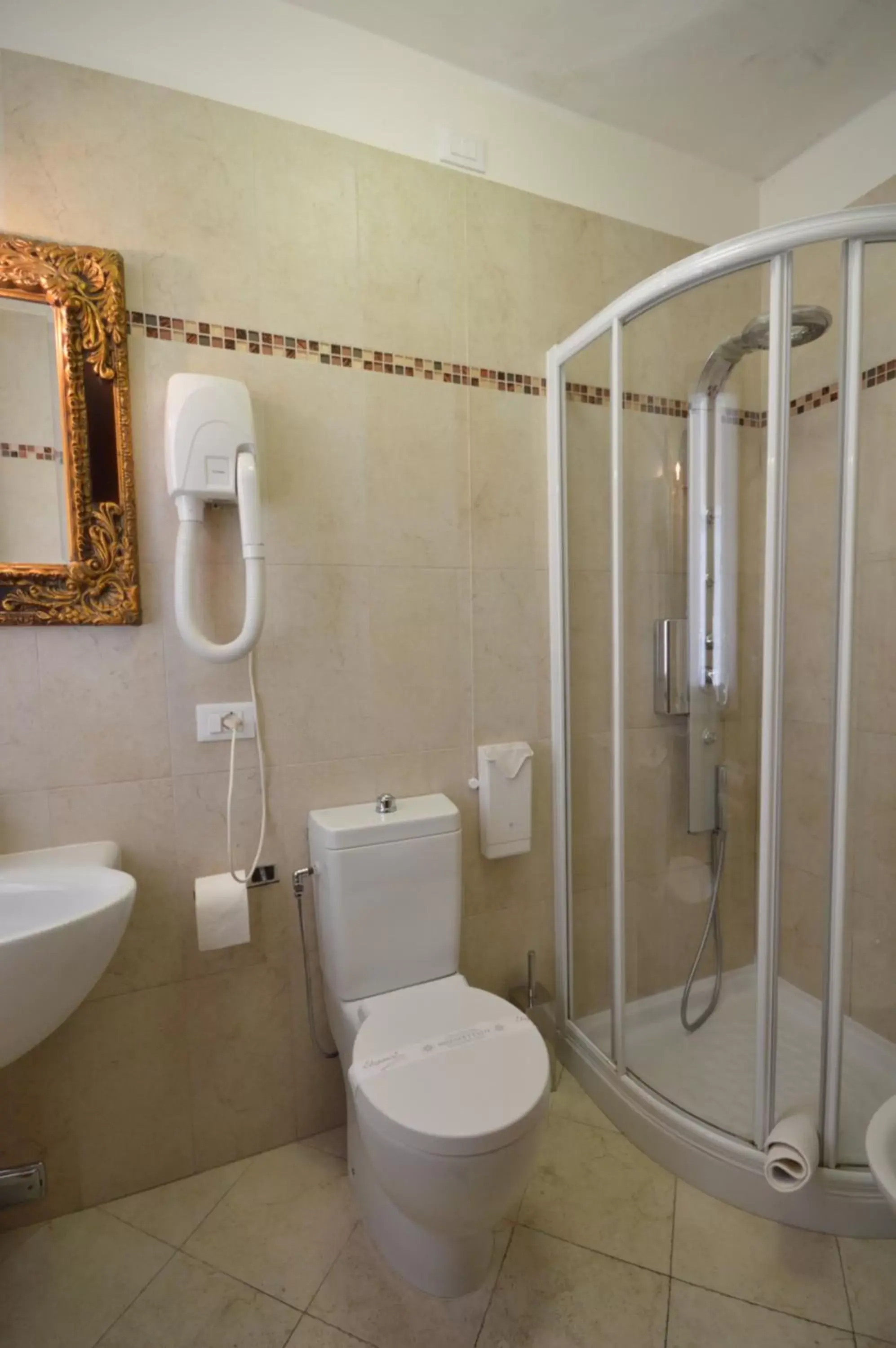 Bathroom in Albergo Marin