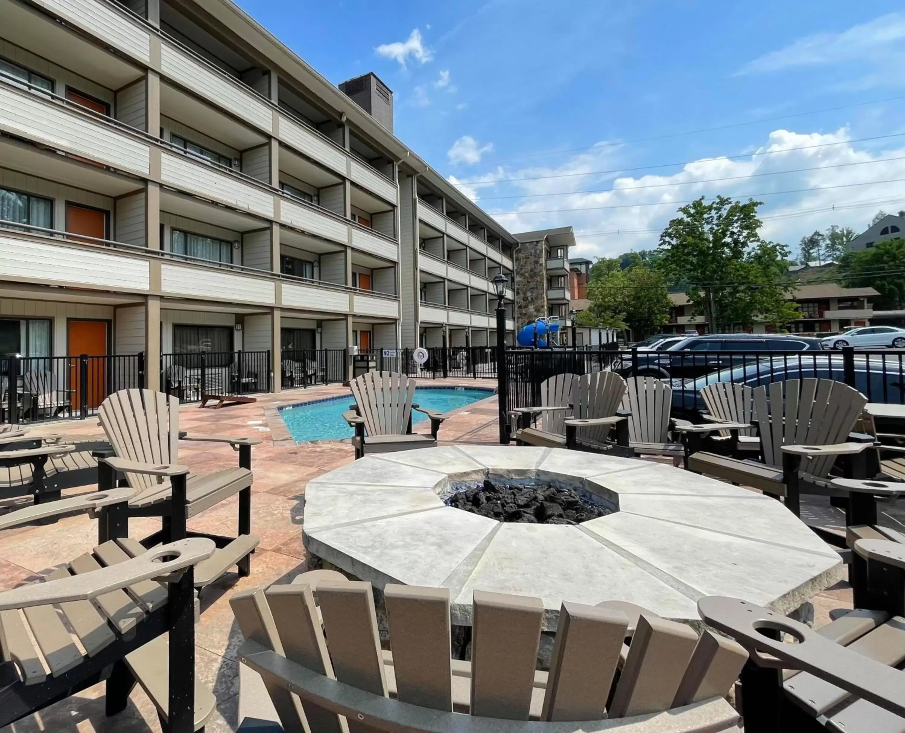 Swimming Pool in Howard Johnson by Wyndham Downtown Gatlinburg