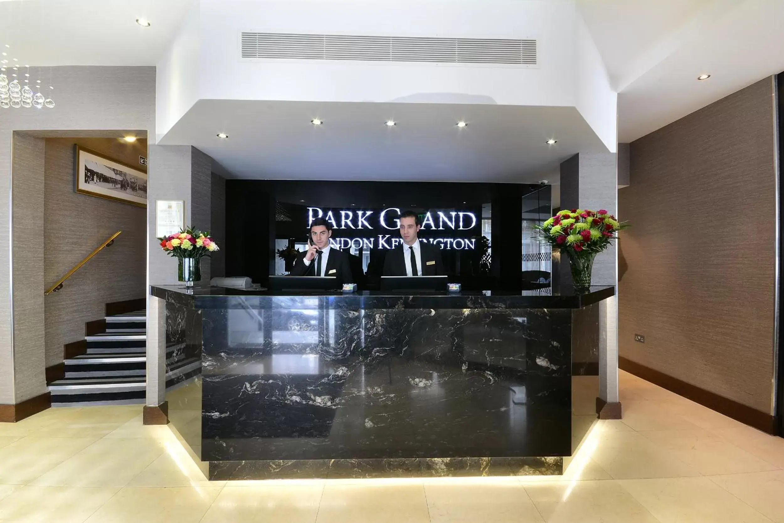 Lobby or reception in Park Grand London Kensington