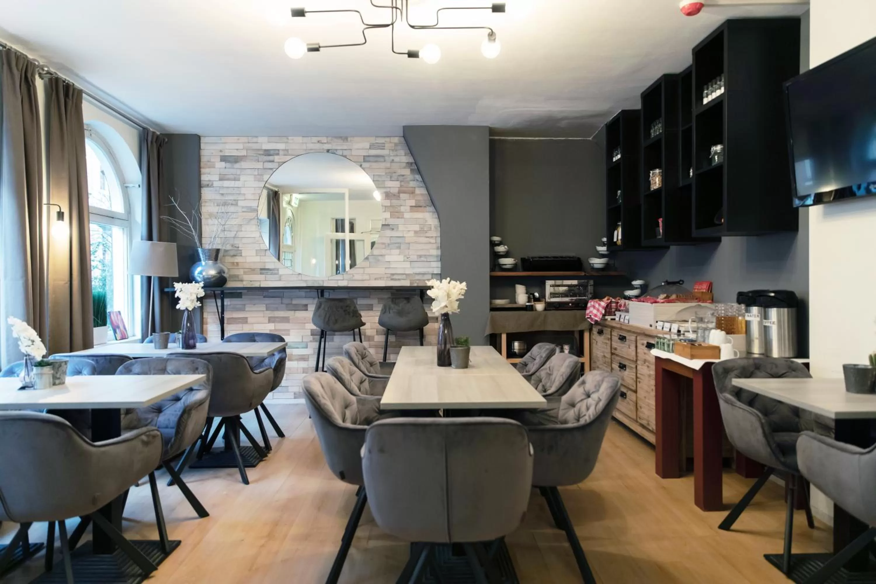 Lobby or reception in Quentin England Hotel