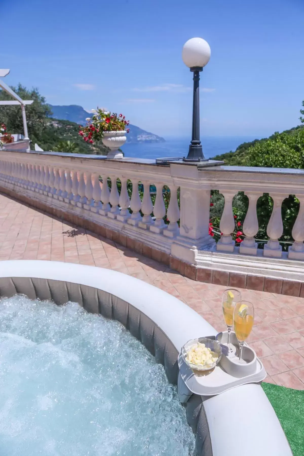 Solarium, Swimming Pool in Villa Costanza sorrento B&b