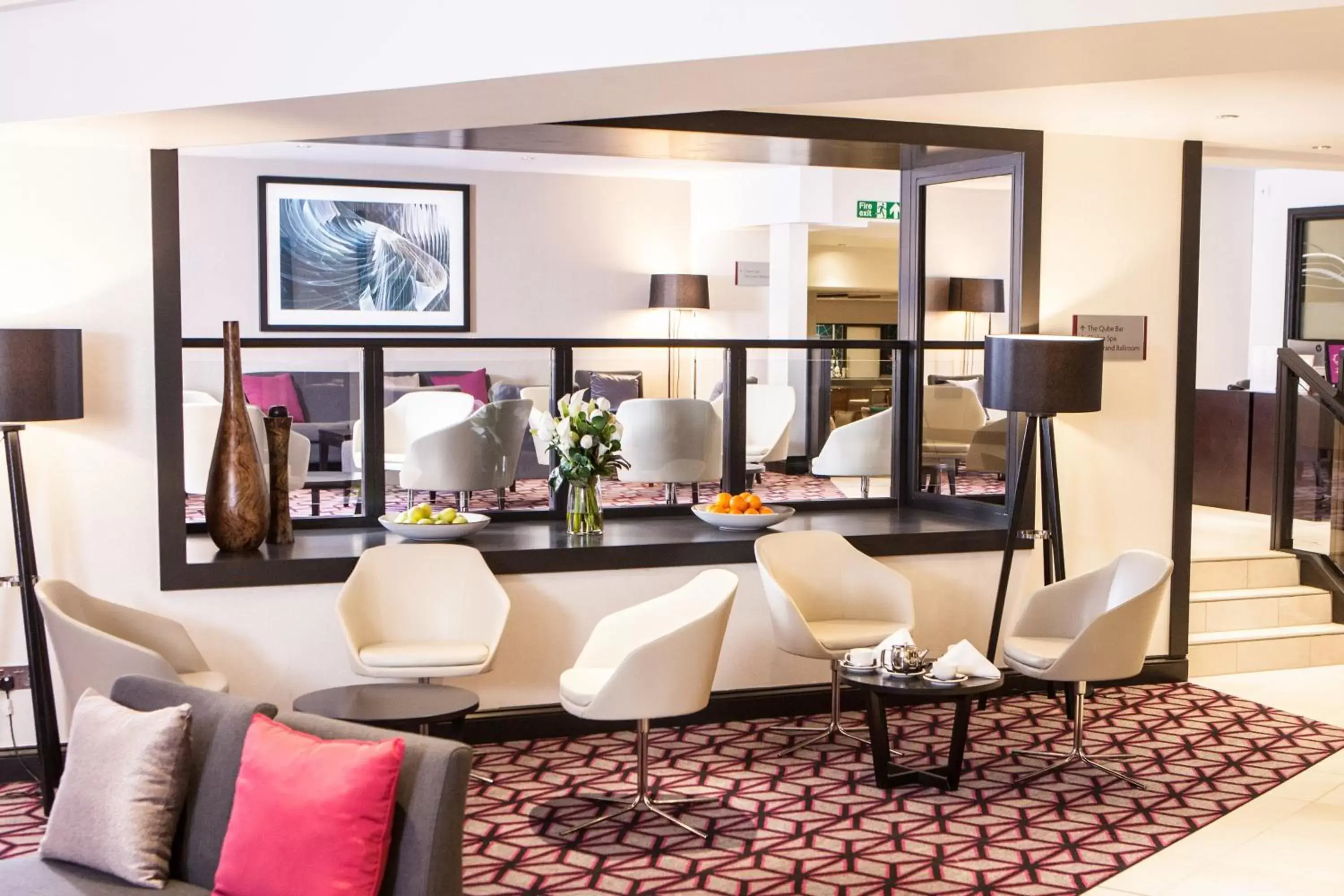 Lobby or reception in Crowne Plaza Felbridge - Gatwick, an IHG Hotel