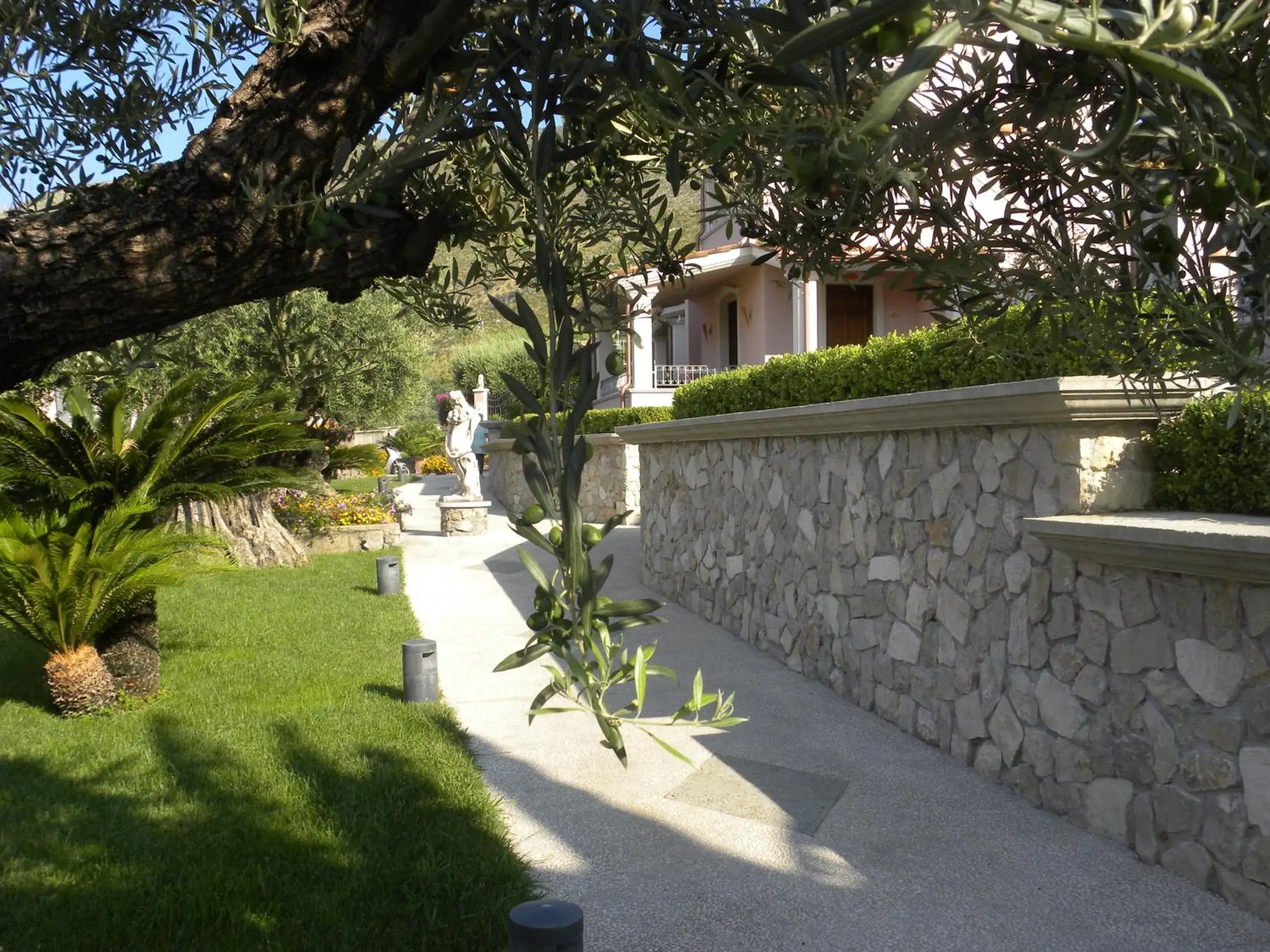 Facade/entrance, Property Building in Hotel Ristorante Borgo La Tana