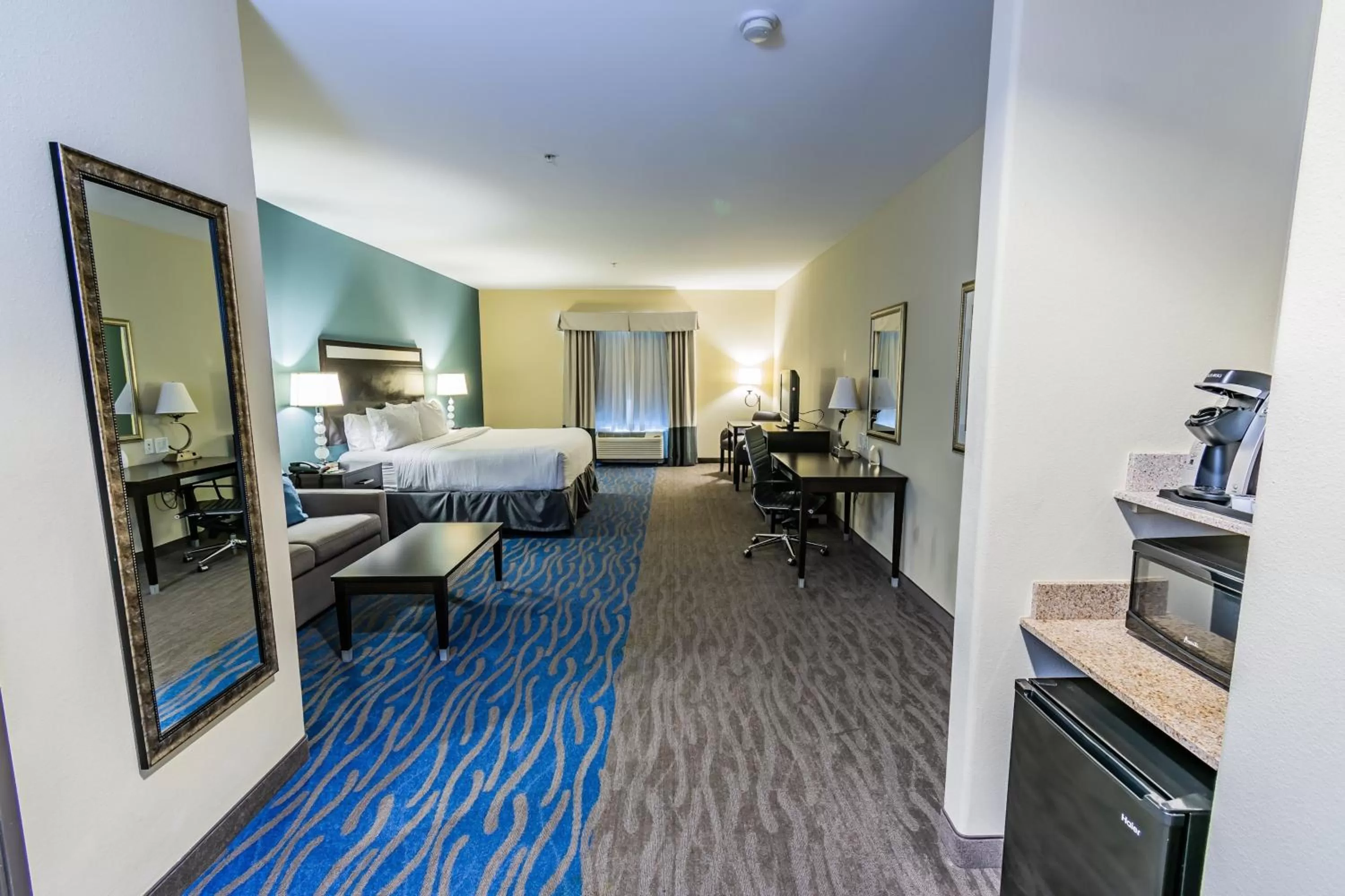 Photo of the whole room, Bed in Holiday Inn Houston-Webster by IHG