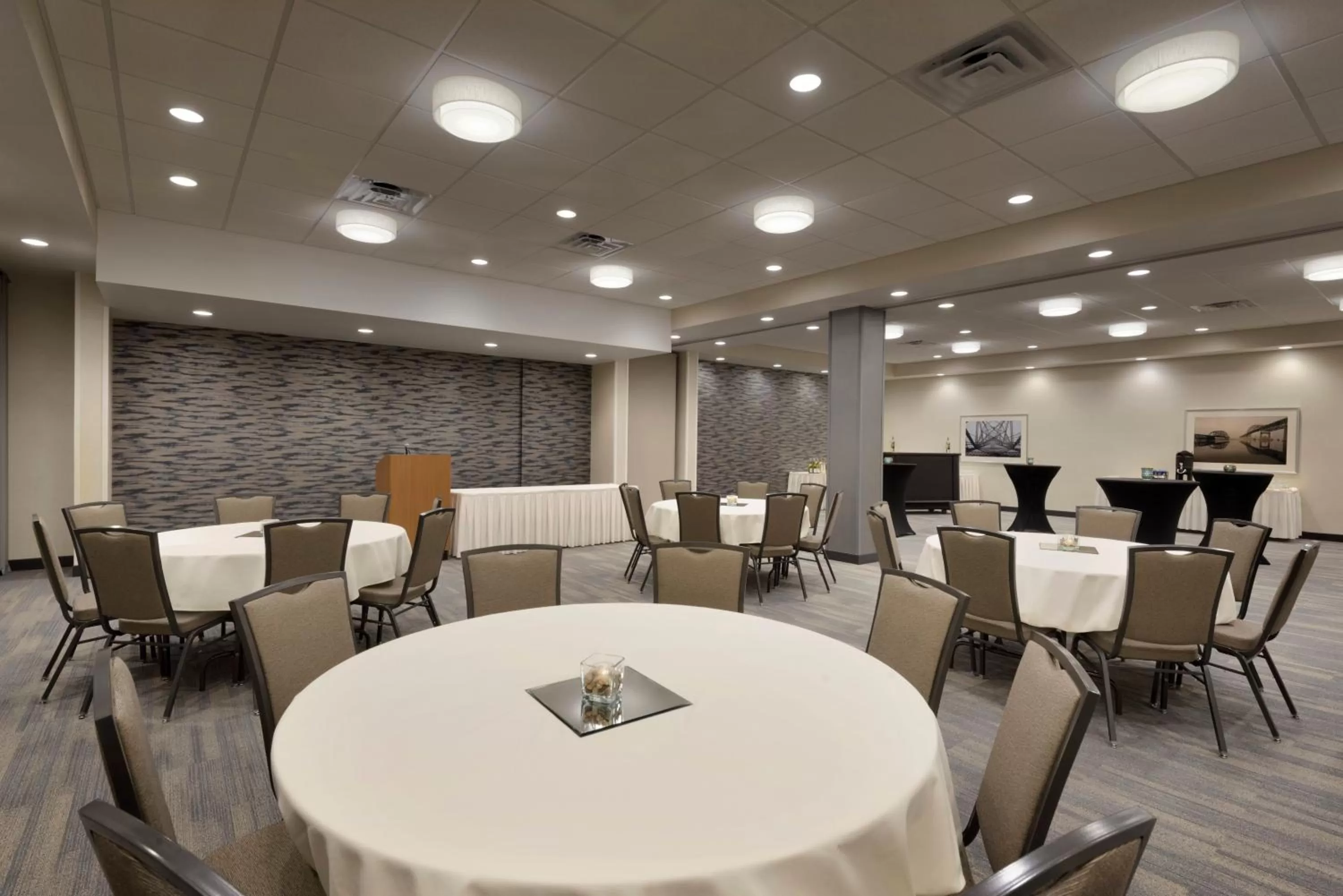 Meeting/conference room in Holiday Inn & Suites Duluth-Downtown by IHG