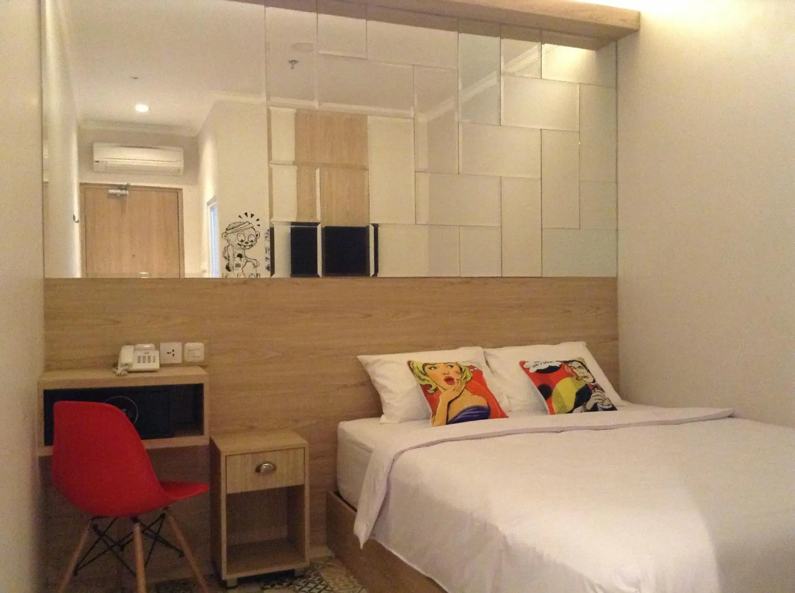 Photo of the whole room, Room Photo in Bold Hotel Jakarta