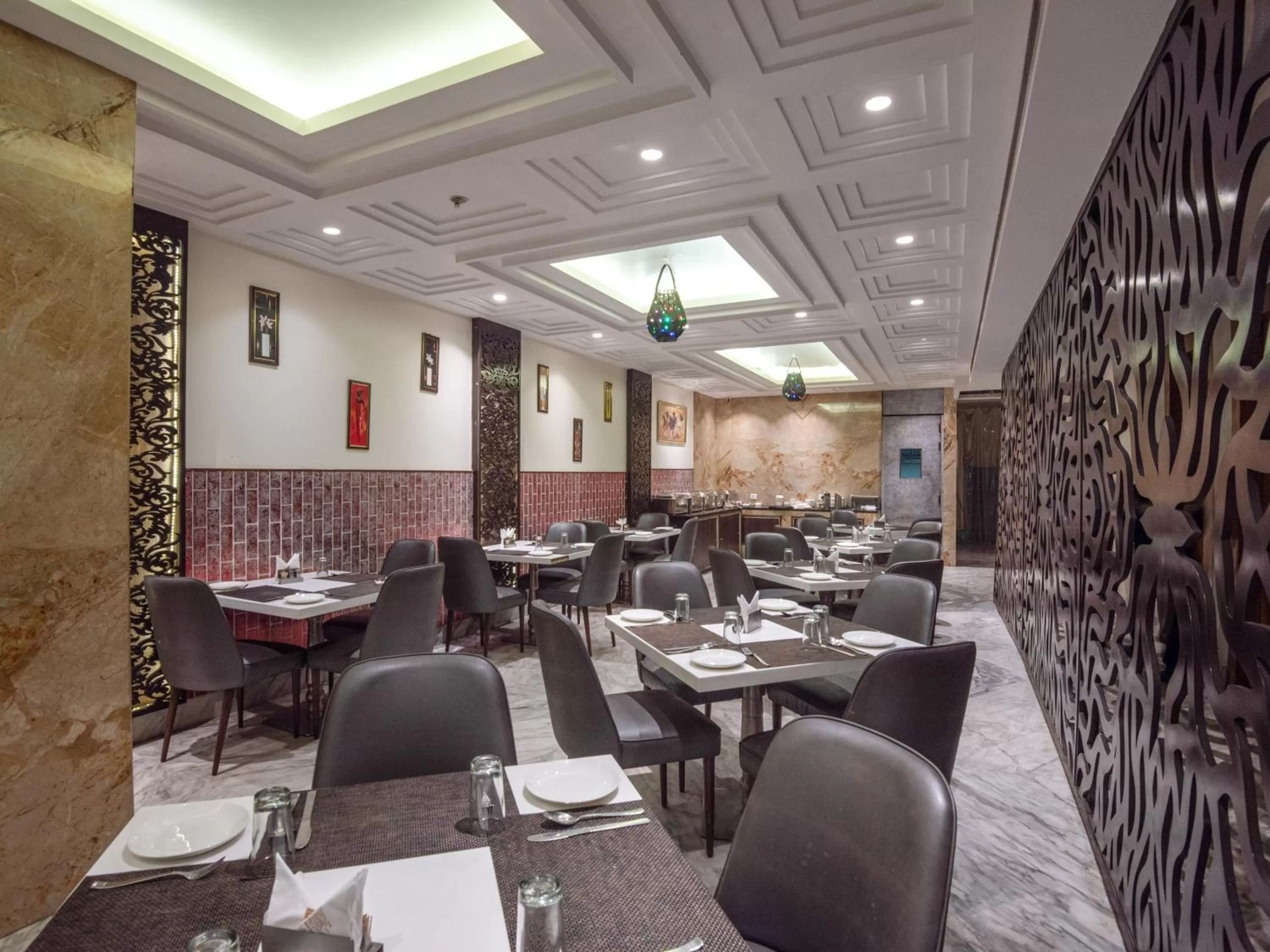 Restaurant/places to eat in Hotel Banz near Delhi Airport