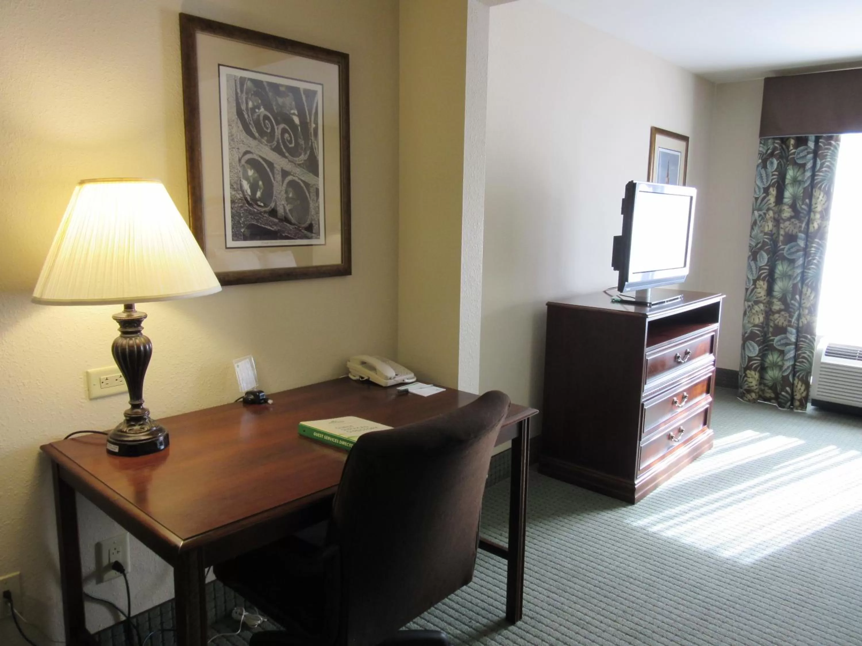 Seating area in Wingate by Wyndham Charleston Southern University