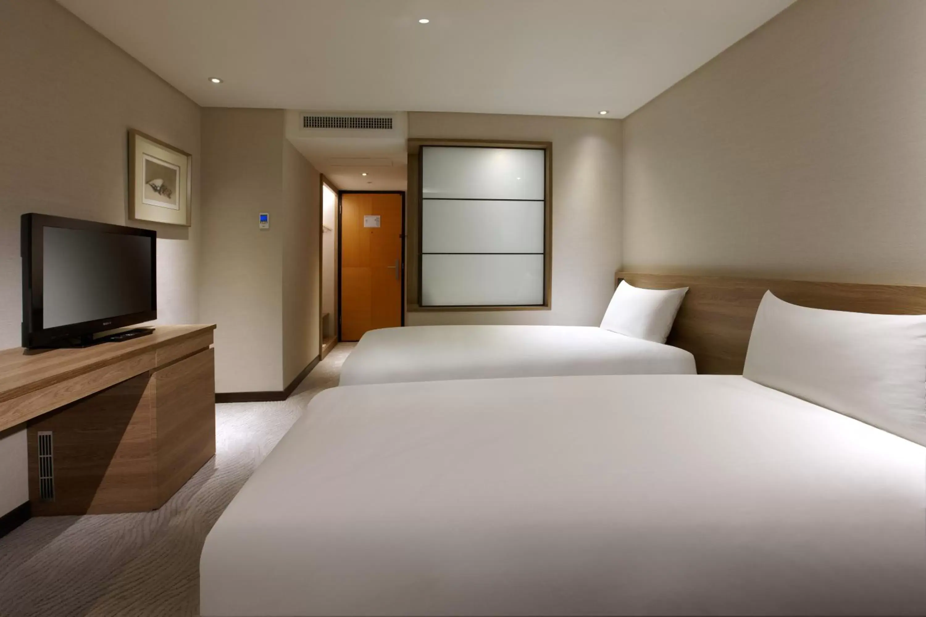 Photo of the whole room, Bed in Royal Inn Taipei Nanxi - MRT Zhongshan Station