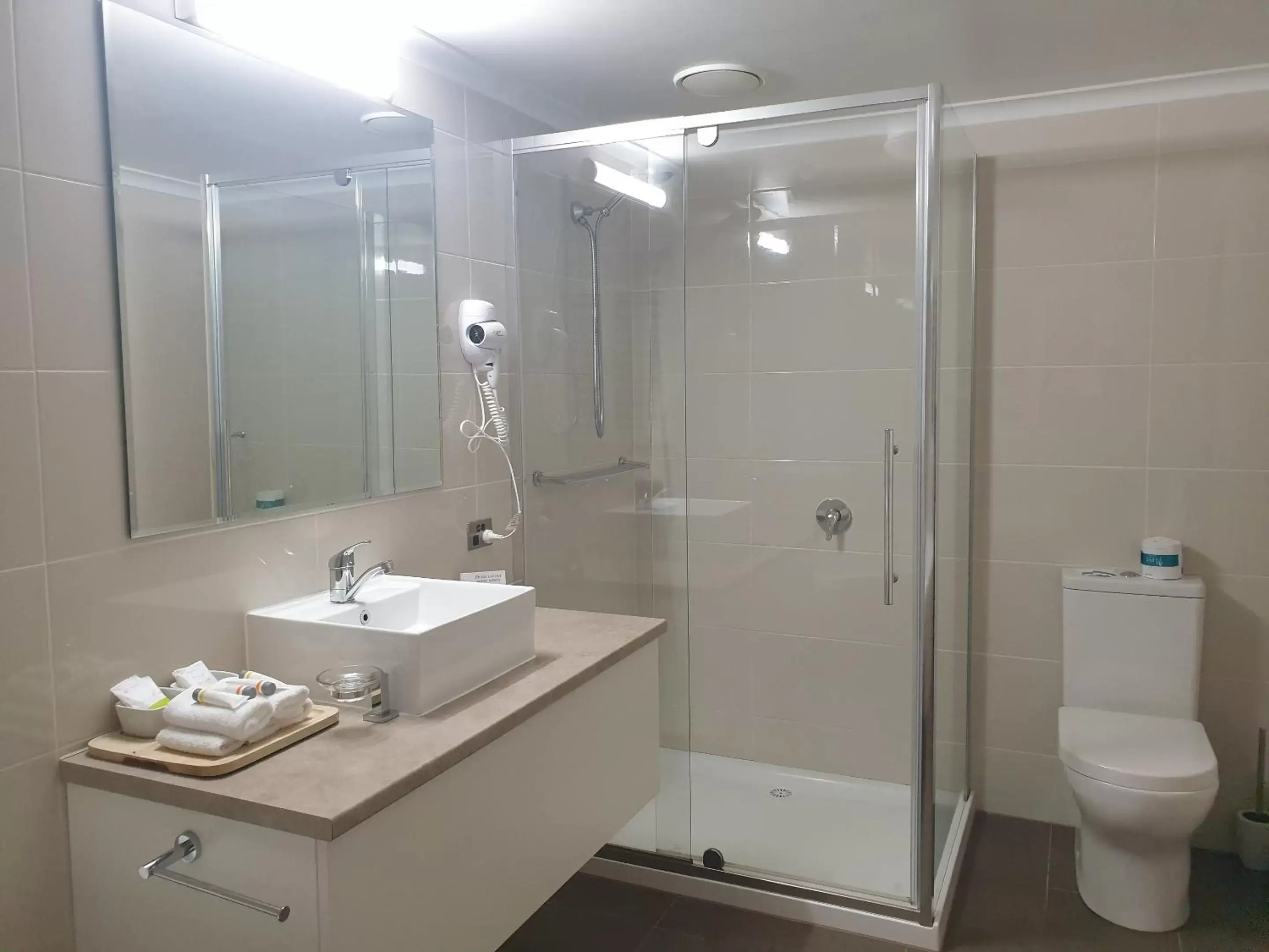 Bathroom in Comfort Inn Warrnambool International