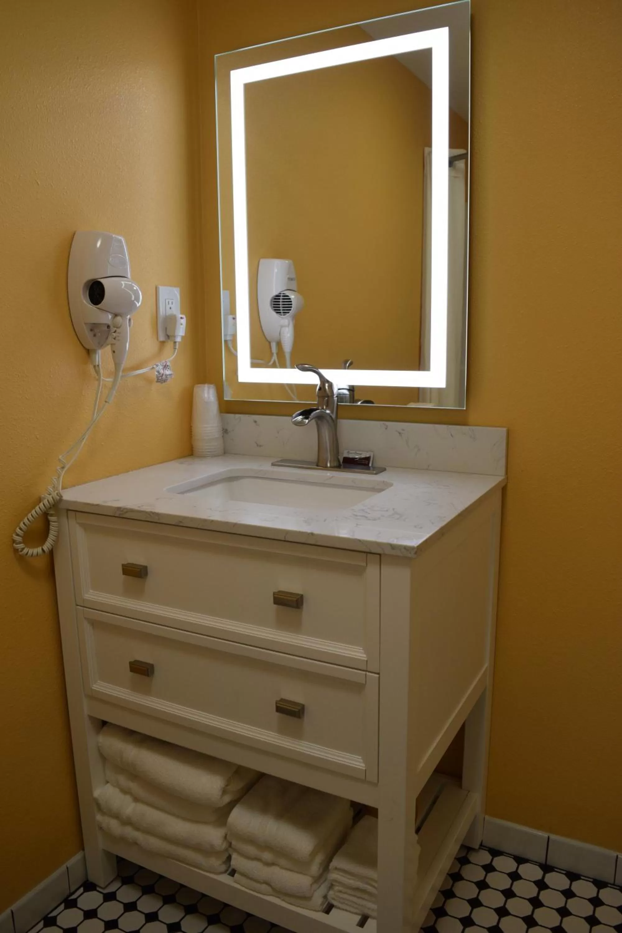 Bathroom in Dew Drop Inn