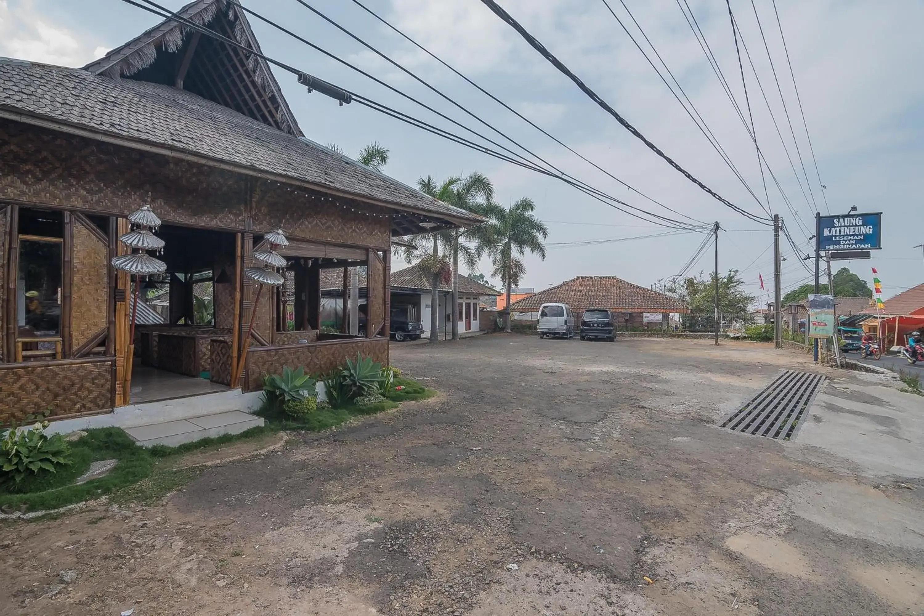 Facade/entrance, Property Building in RedDoorz near Happy Farm Ciwidey