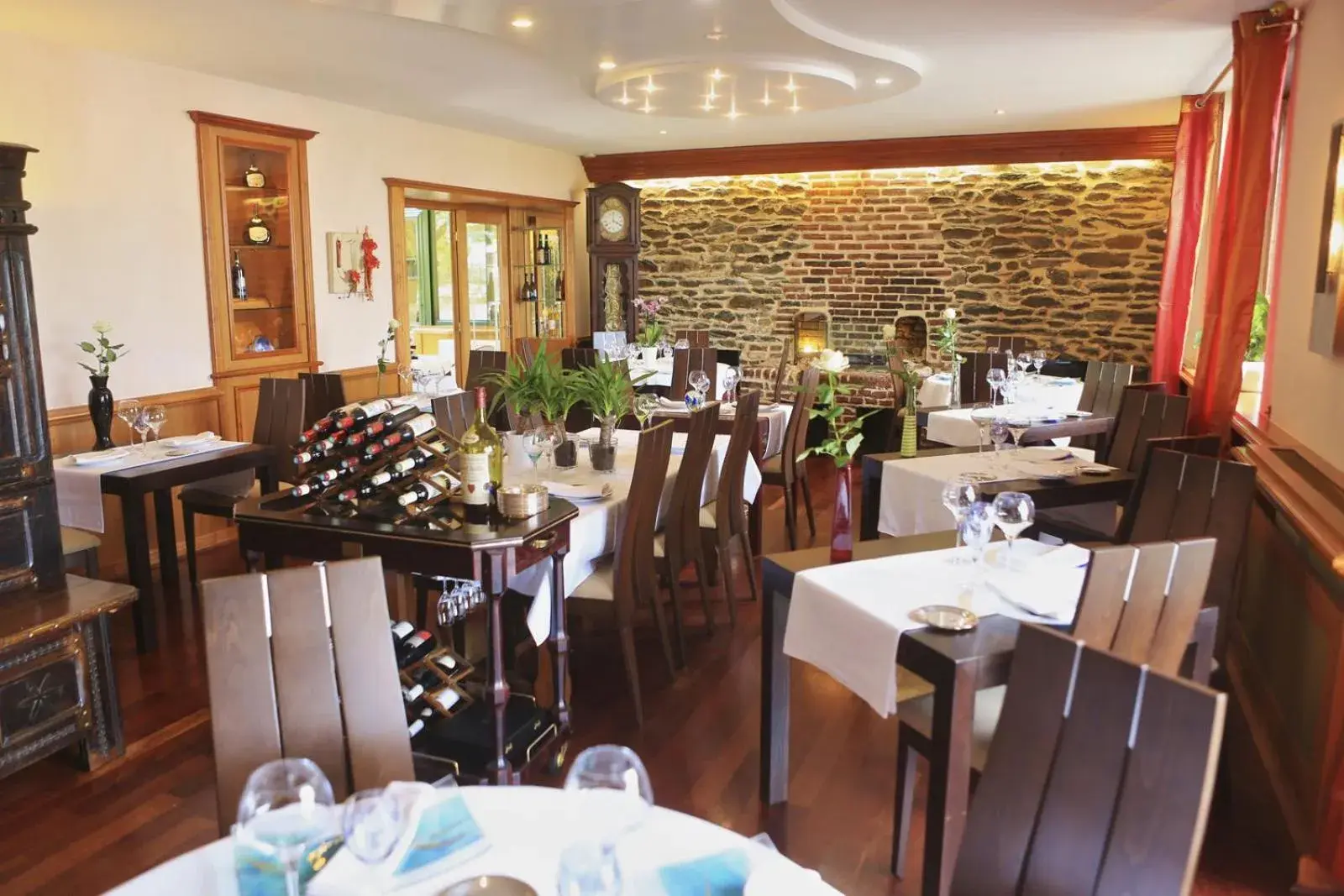 Restaurant/Places to Eat in Citotel Le Clos Champel