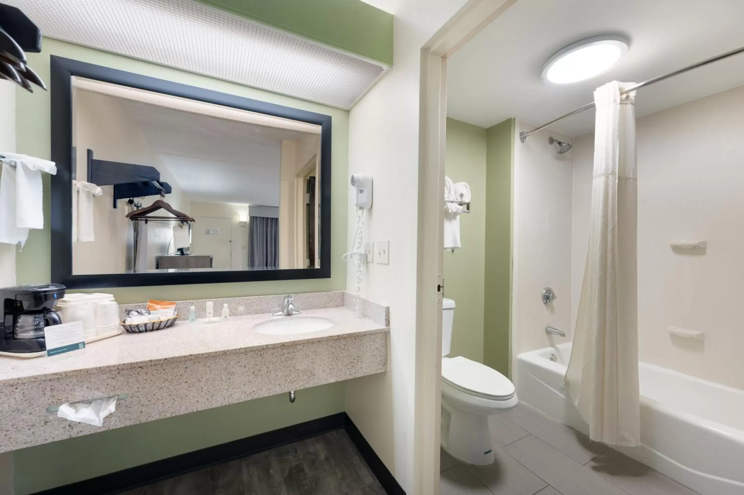 Bathroom in Quality Inn Airport - Southeast