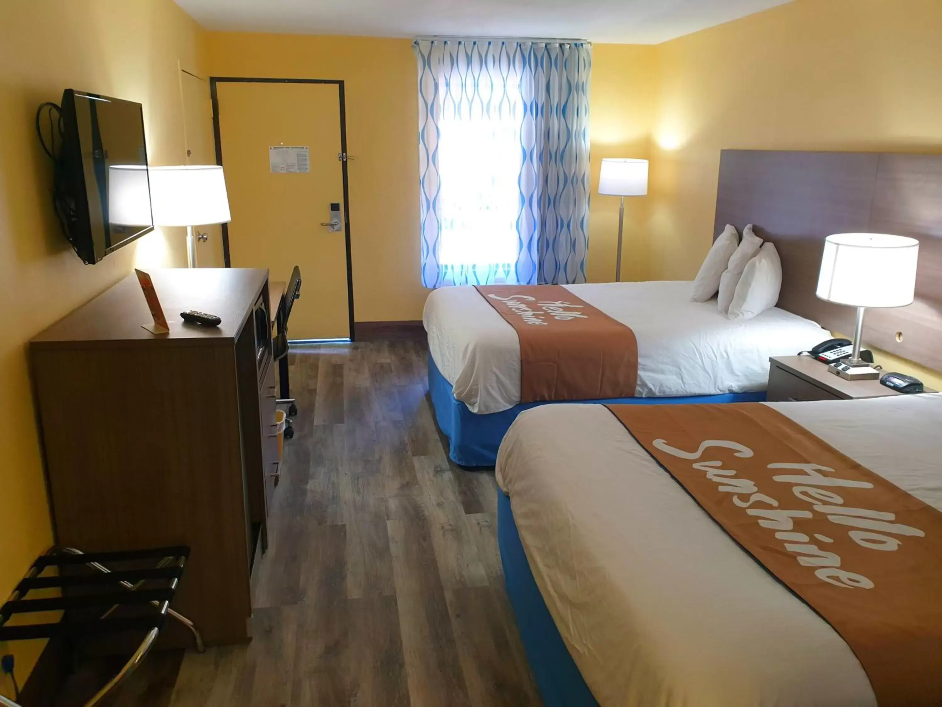 Bed in Days Inn by Wyndham Cleveland TN