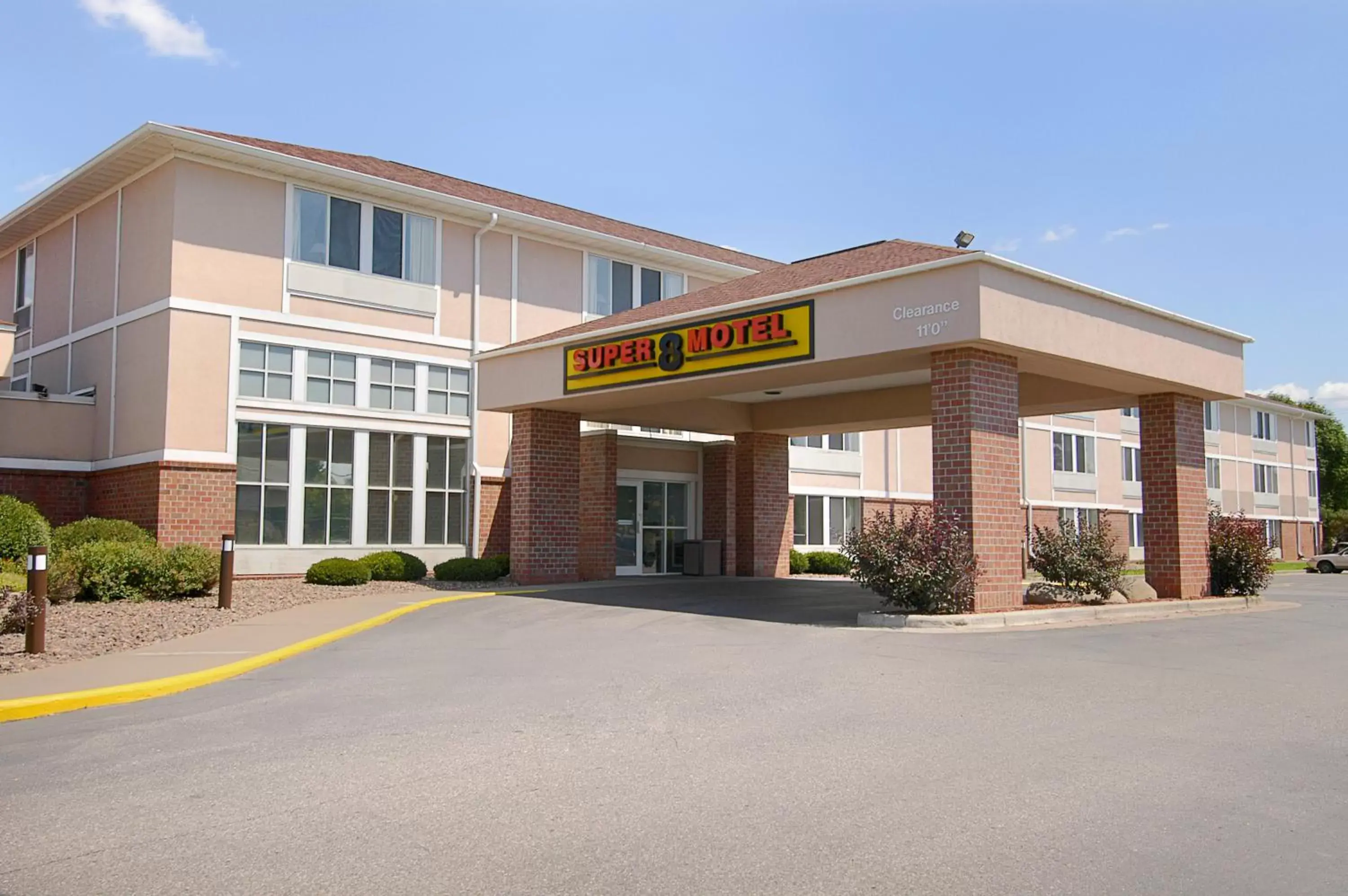 Facade/entrance, Property Building in Super 8 by Wyndham Menomonie WI