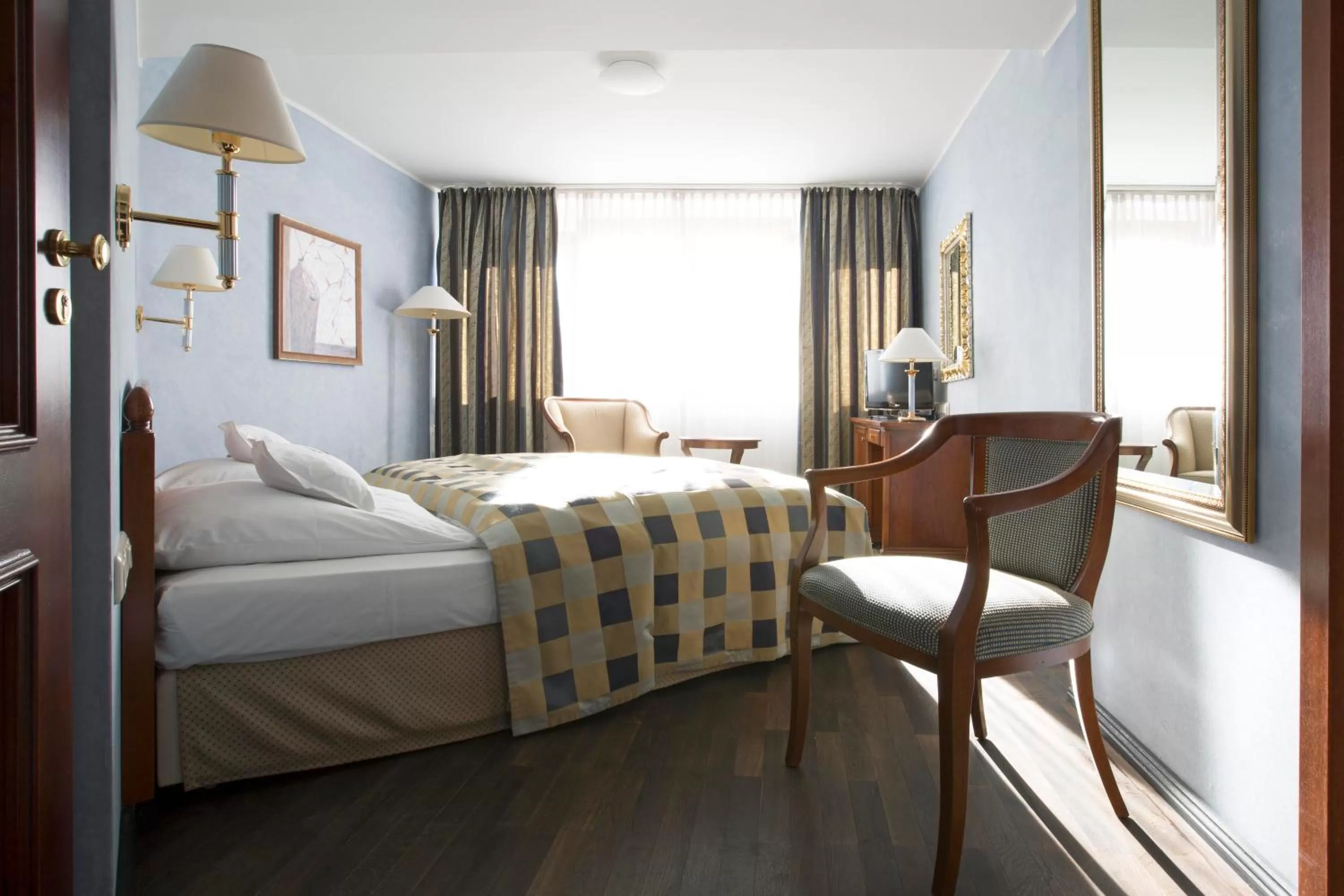 Bed in Hotel Neuwirt