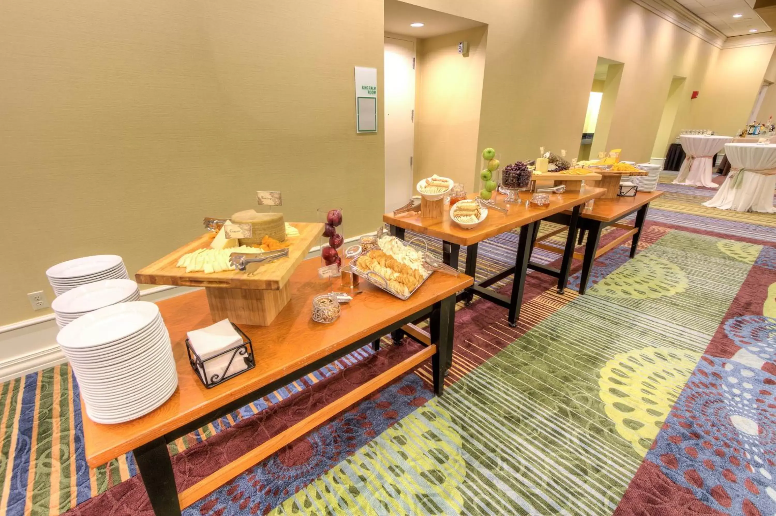 Meeting/conference room, Restaurant/Places to Eat in Holiday Inn Tampa Westshore - Airport Area, an IHG Hotel