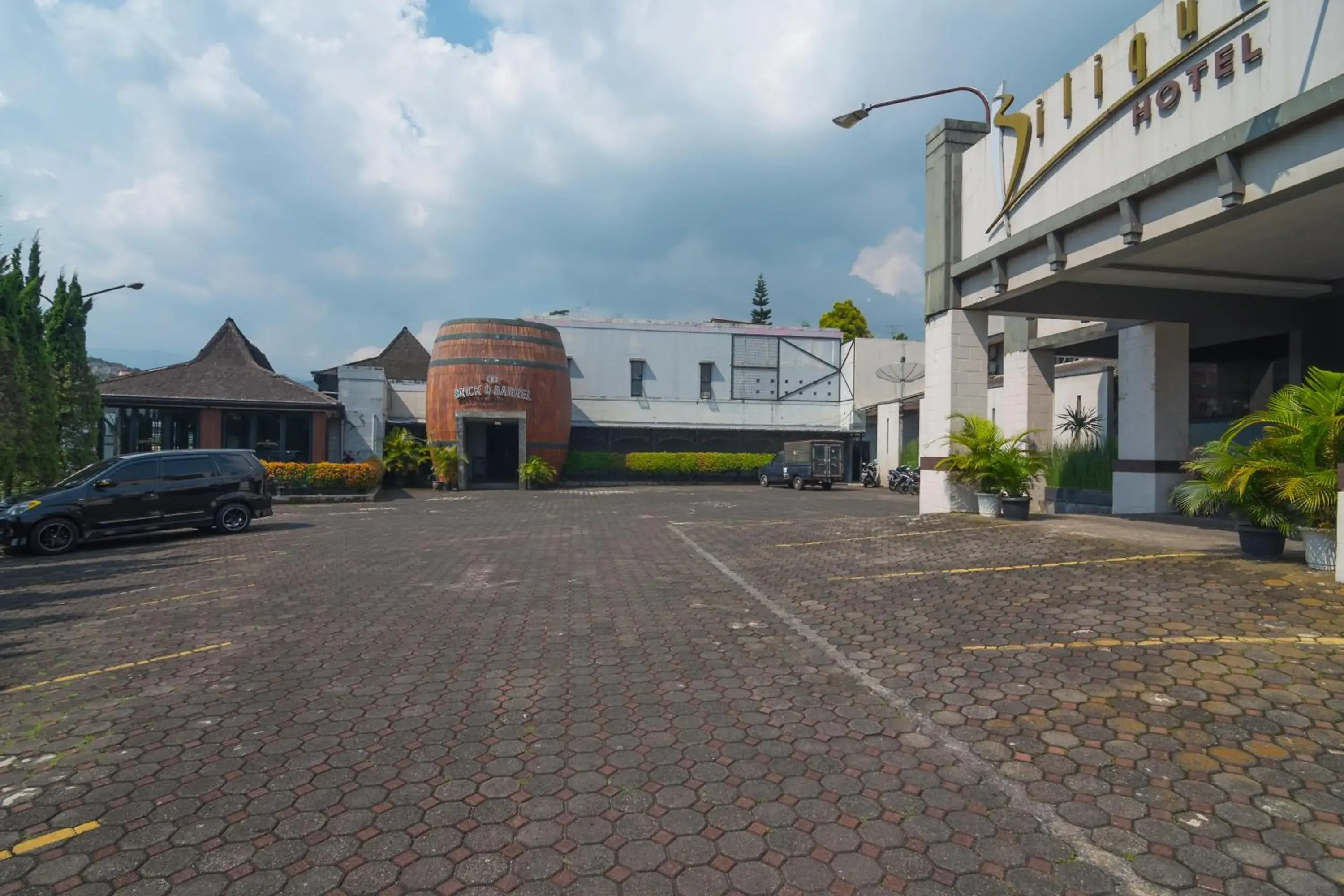 Property Building in RedDoorz Plus near Kampung Gajah 3