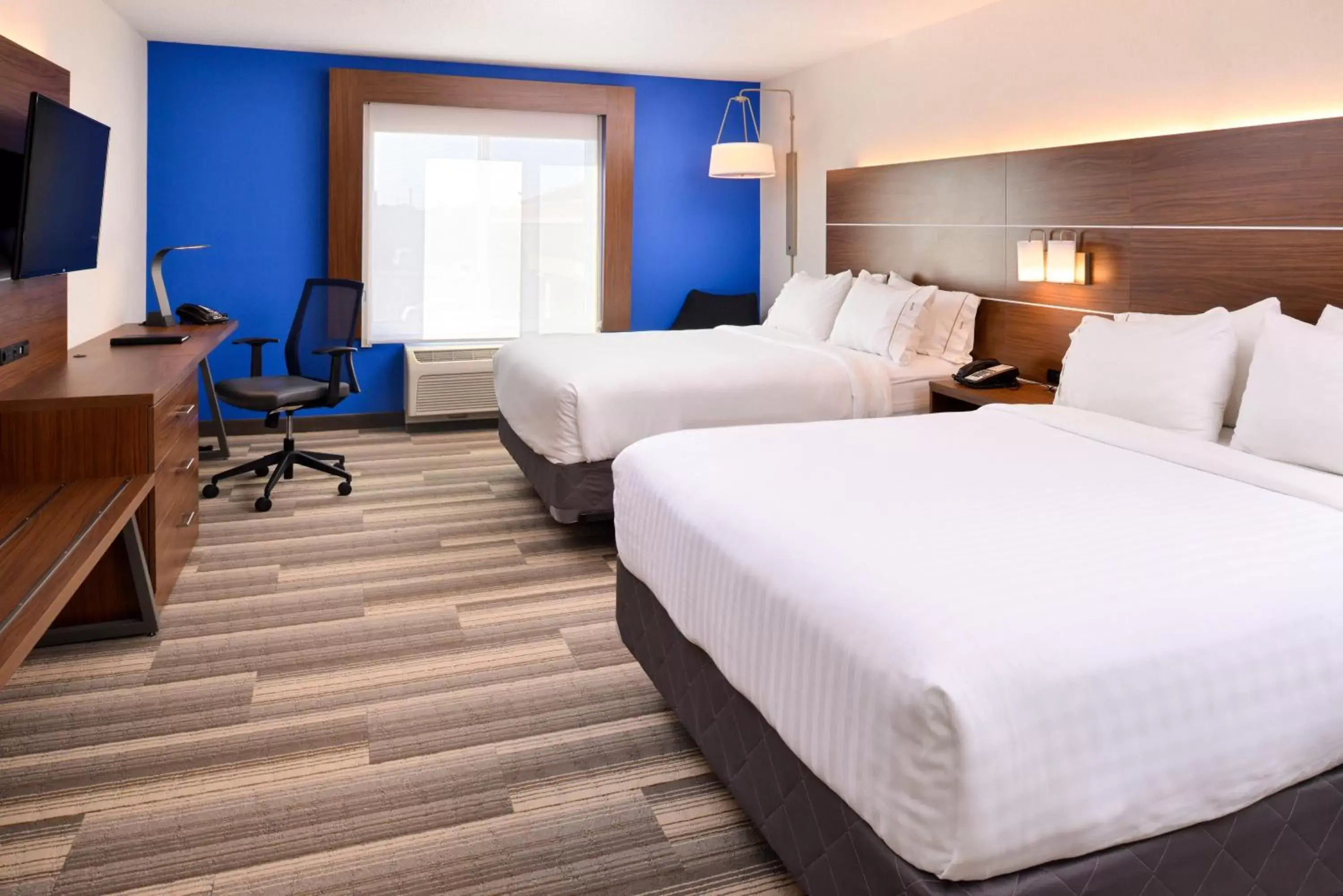 Photo of the whole room, Bed in Holiday Inn Express Hotel & Suites Urbana-Champaign-U of I Area, an IHG Hotel