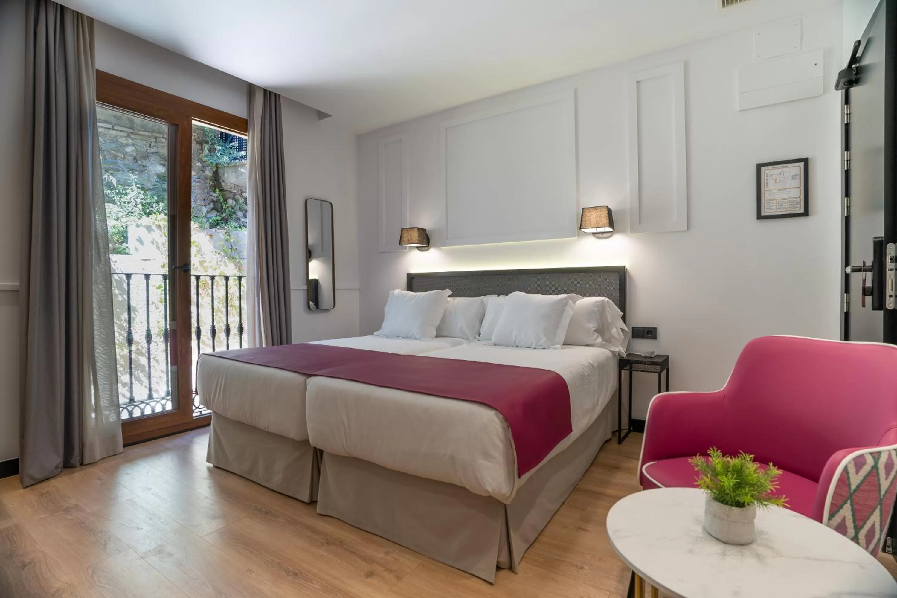 Photo of the whole room, Bed in Hotel Boutique Puerta de las Granadas