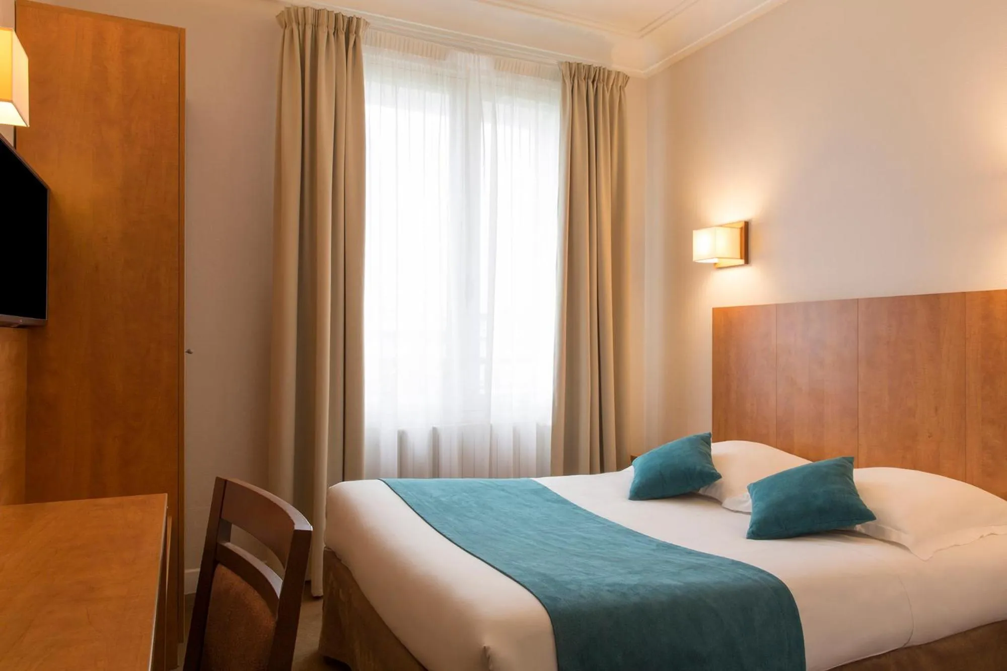 Bed in Brit Hôtel Confort Cléria Lorient Centre