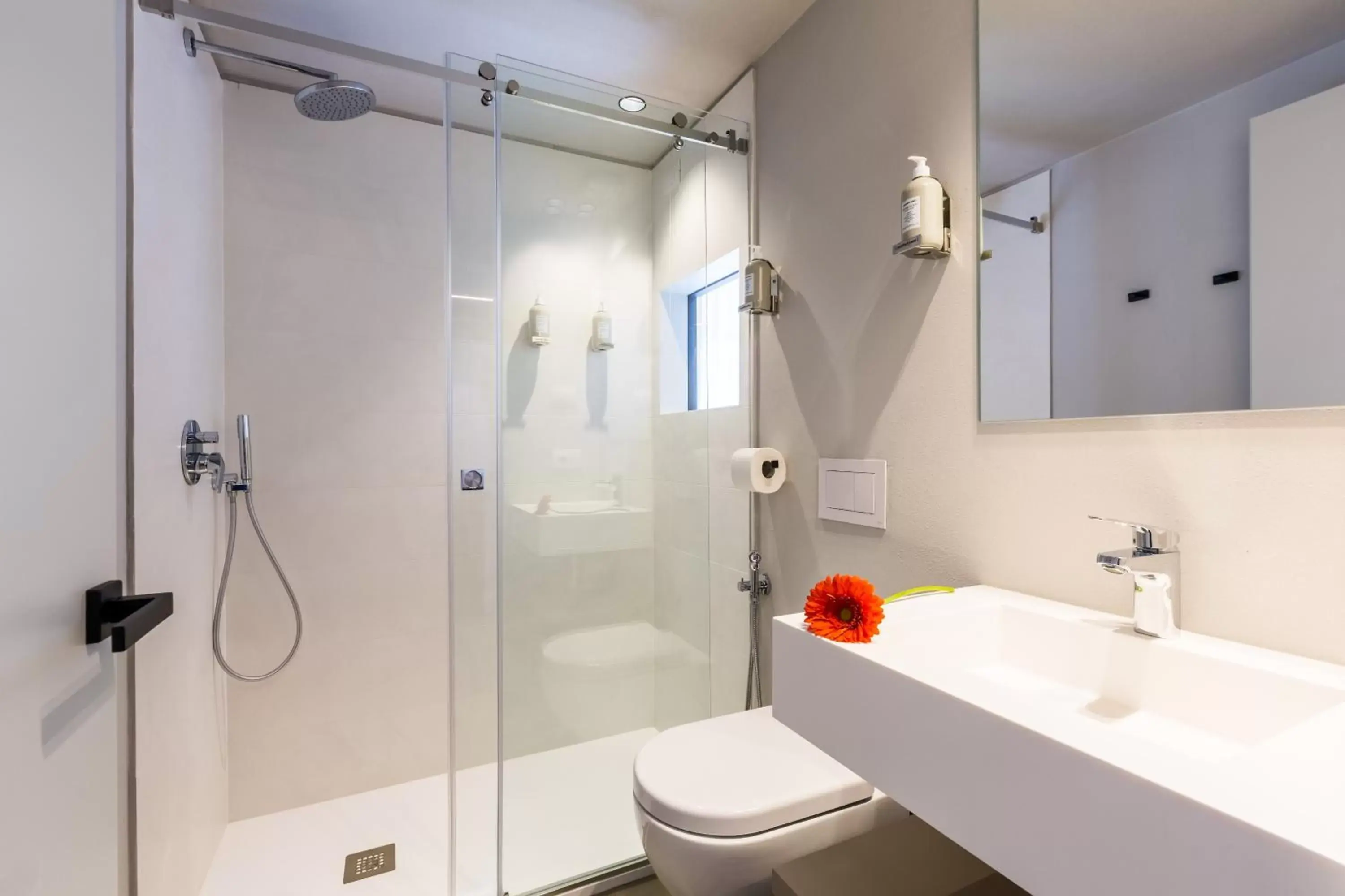 Shower, Bathroom in GoTì Hotel