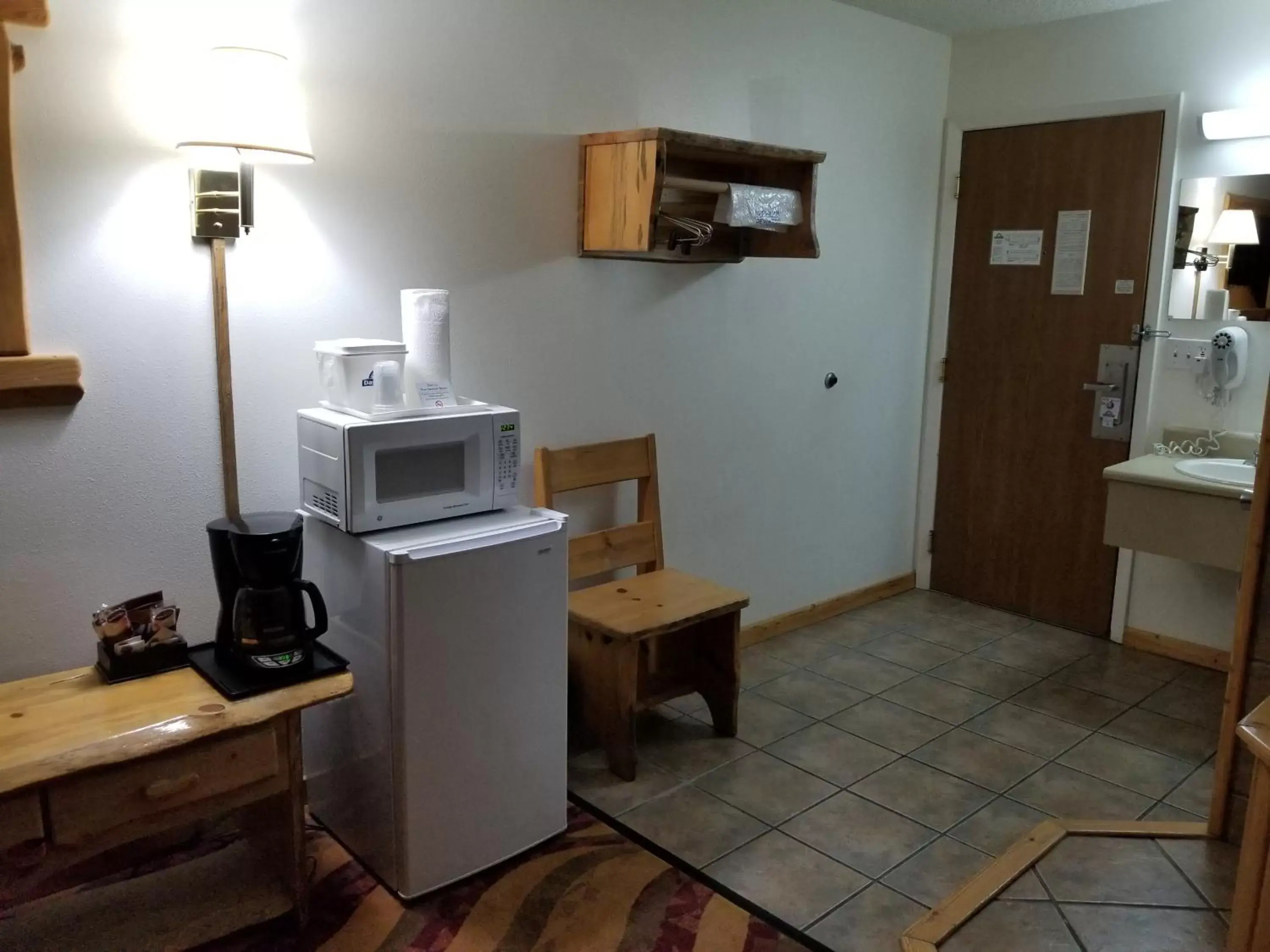 Kitchen/Kitchenette in Days Inn by Wyndham Sandpoint