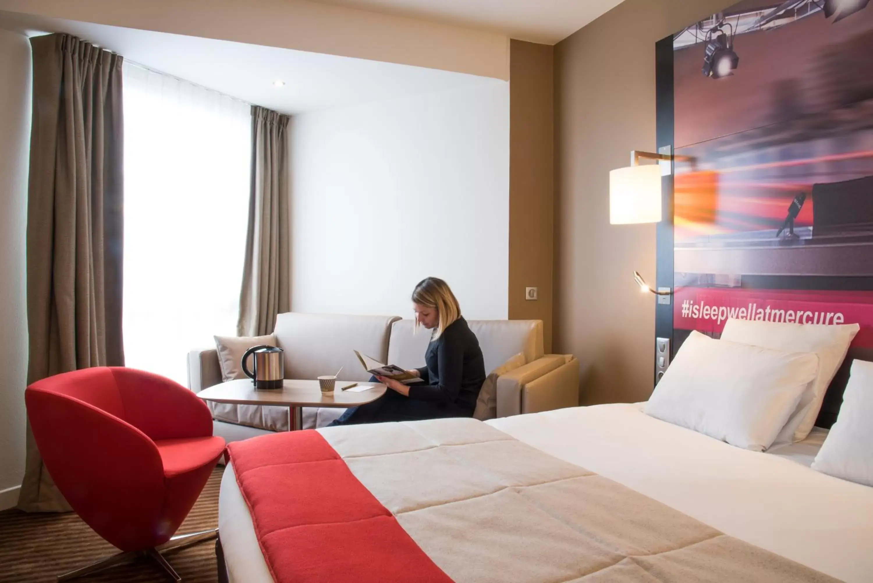 Bed in Hotel Mercure Paris Boulogne