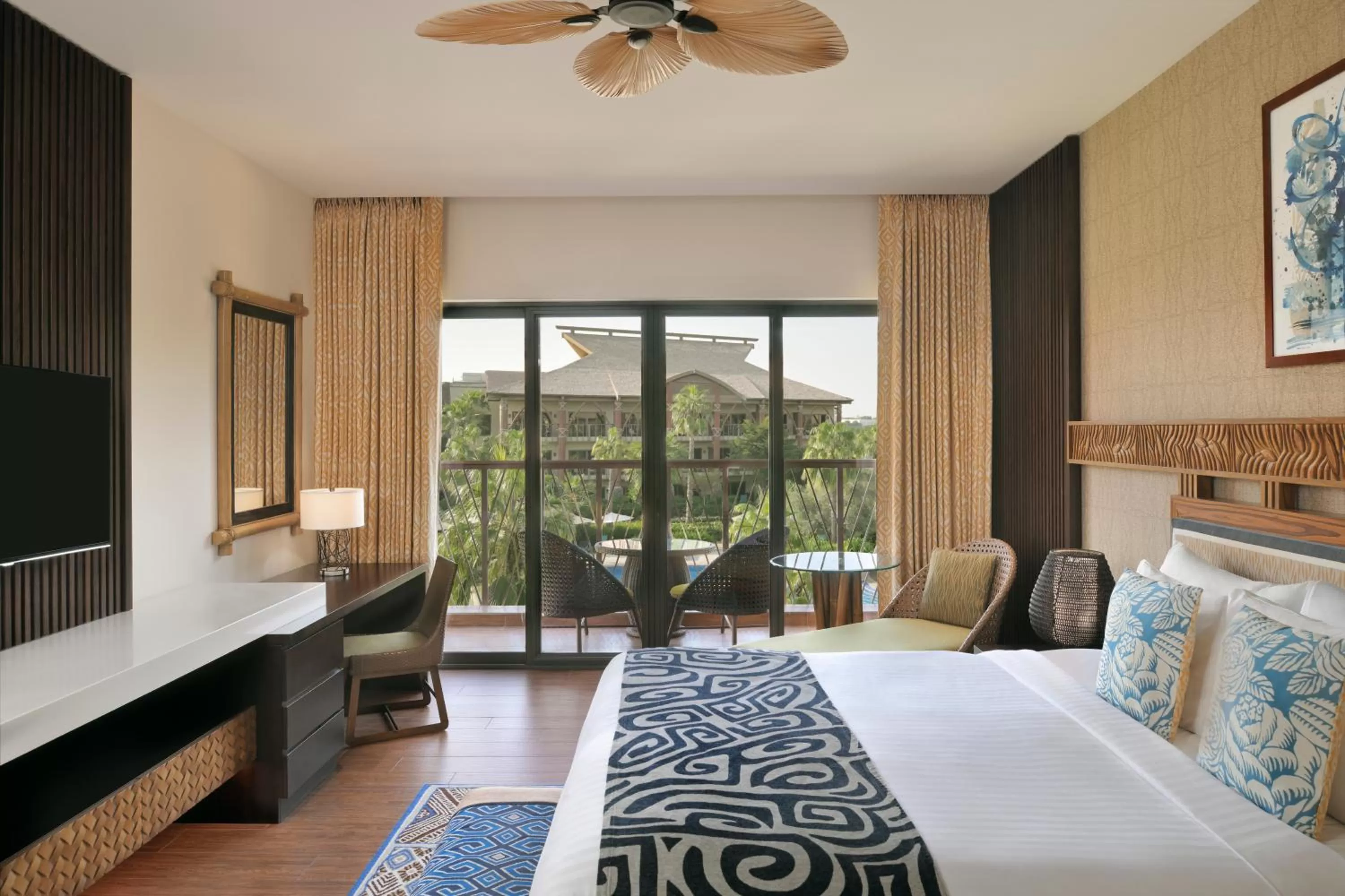 Bed in Lapita, Dubai Parks and Resorts, Autograph Collection