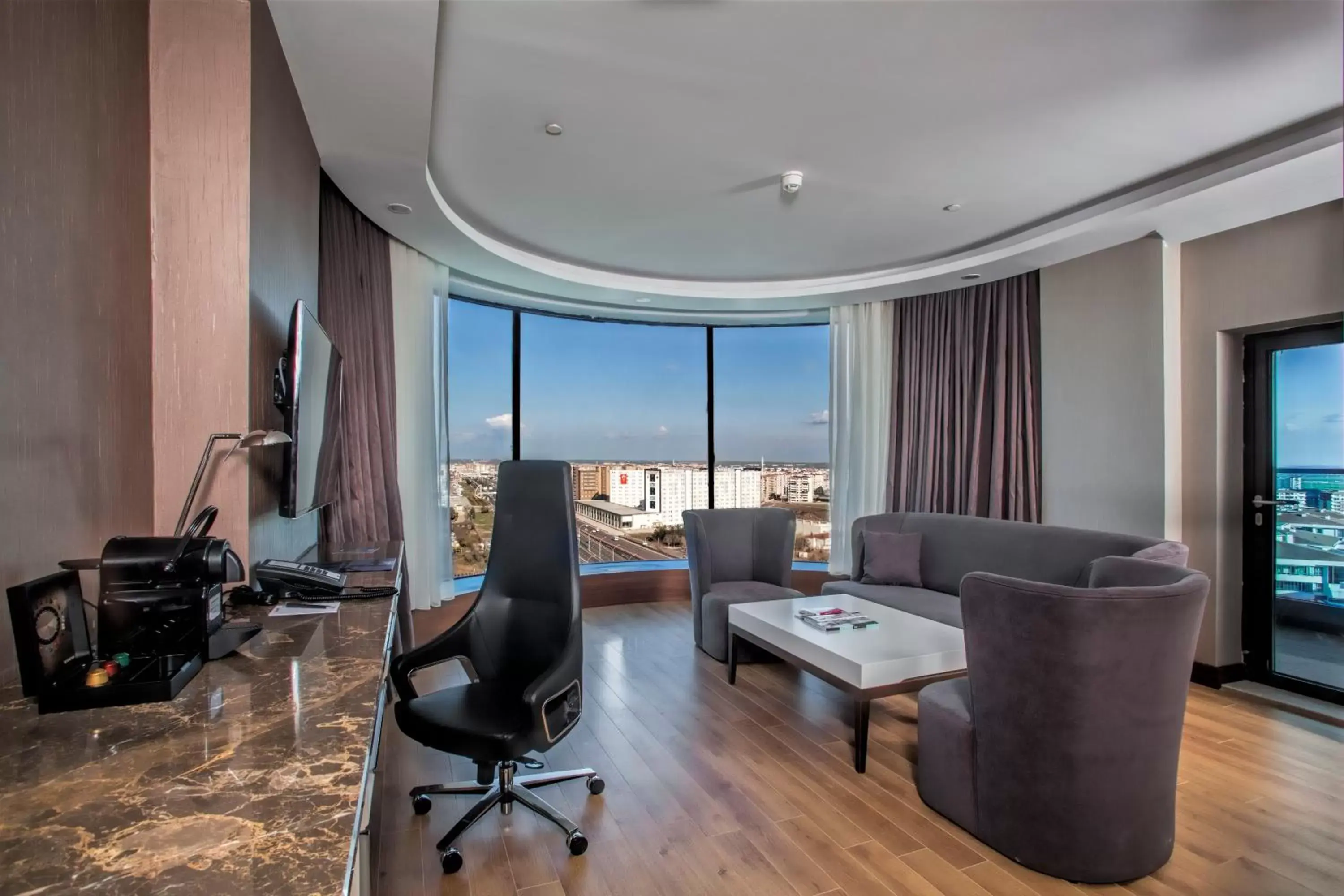 Living room, Seating Area in Radisson Blu Hotel, Diyarbakir