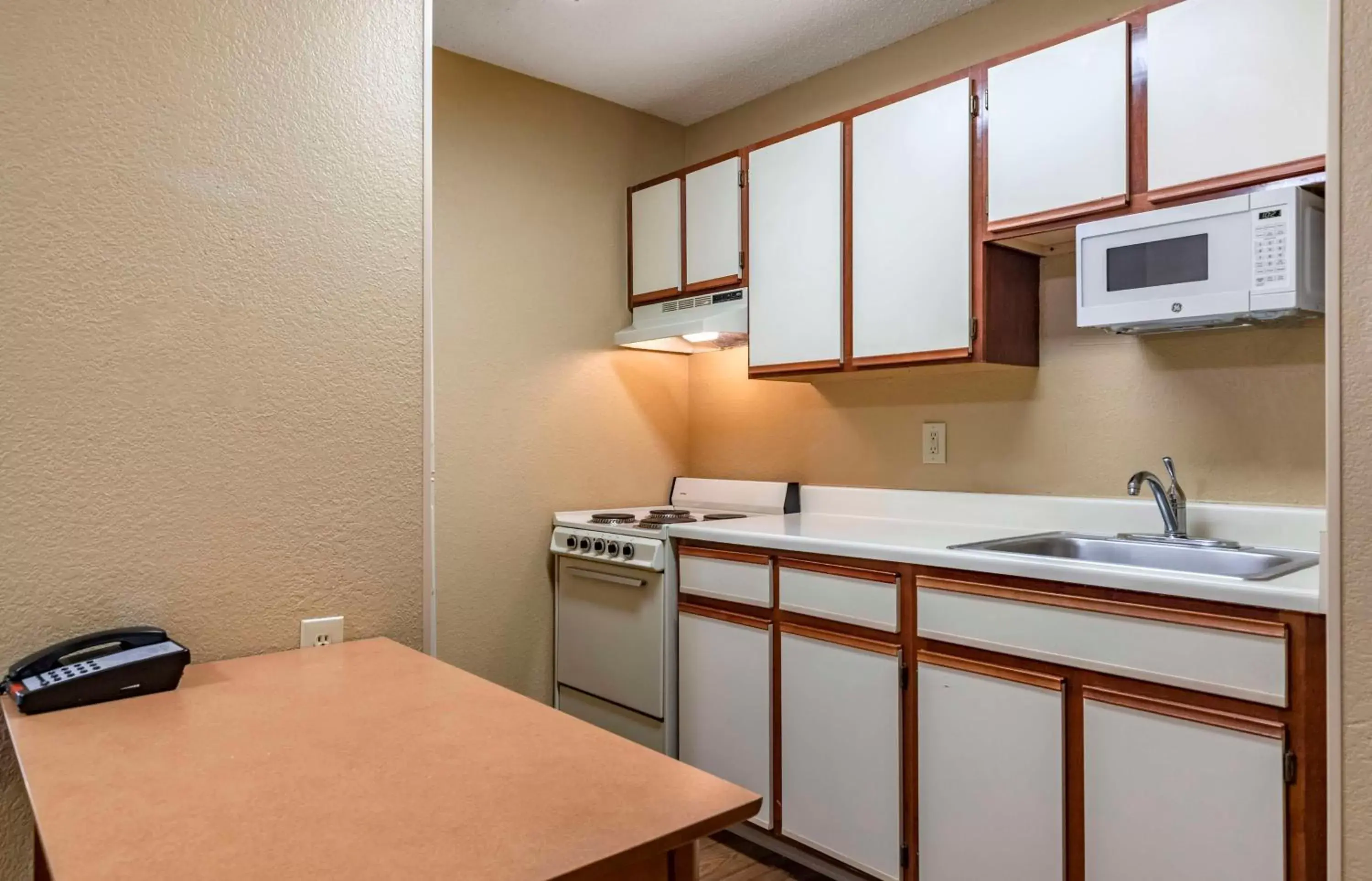 Bedroom, Kitchen/Kitchenette in Extended Stay America Suites - San Antonio - Colonnade - Medical