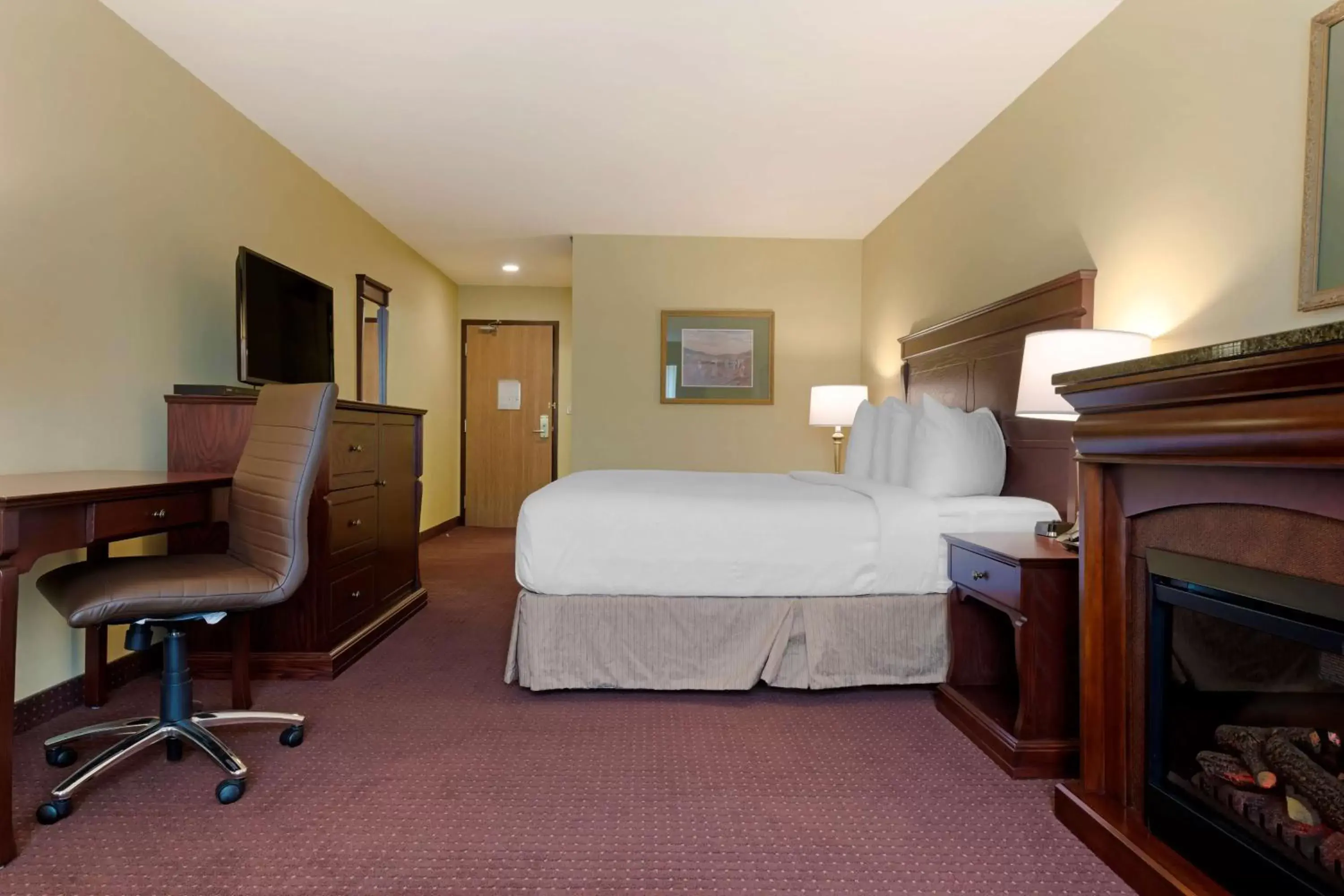 Bedroom in Best Western Plus Grand-Sault Hotel & Suites