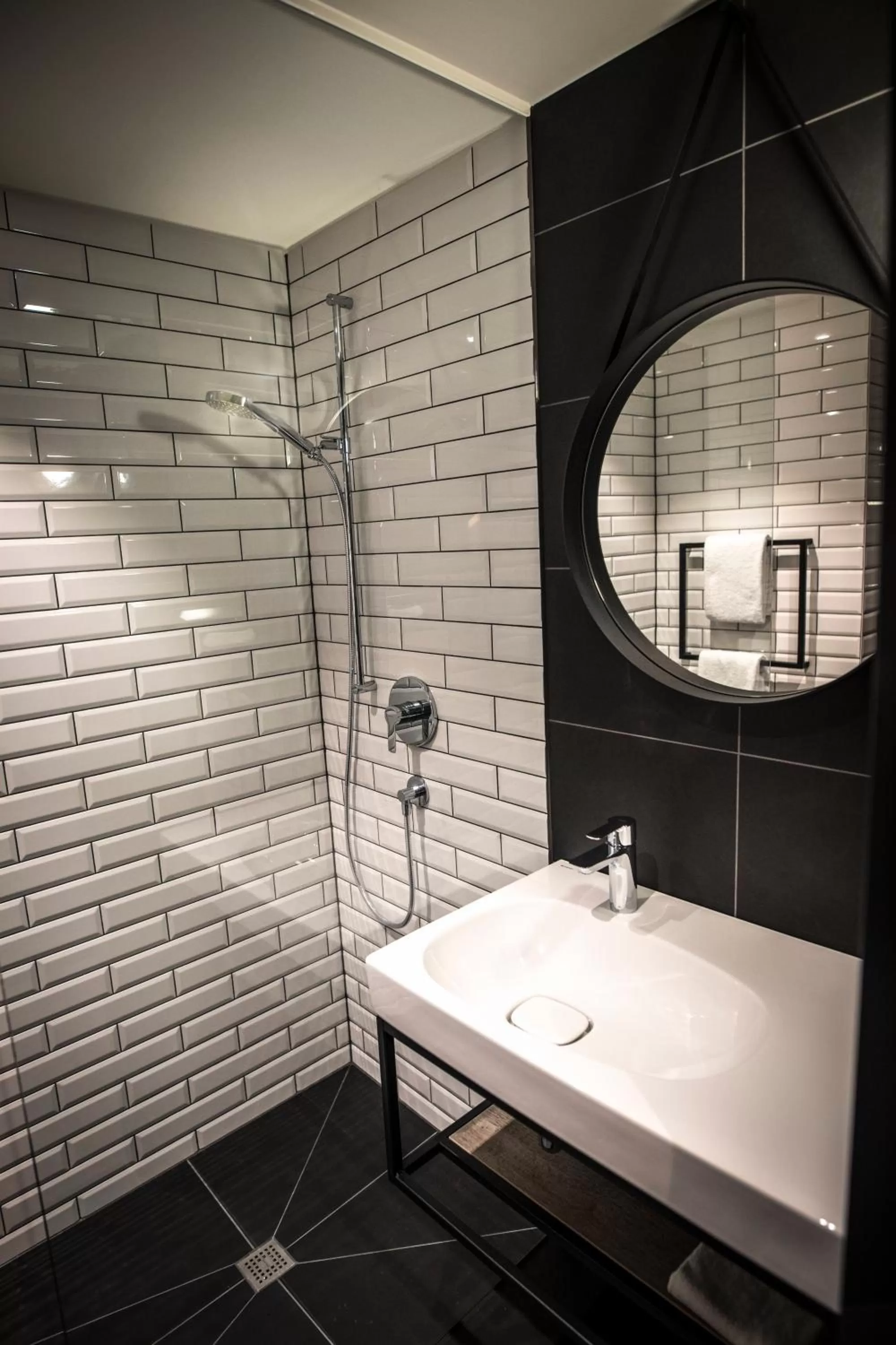 Bathroom in ibis Wels