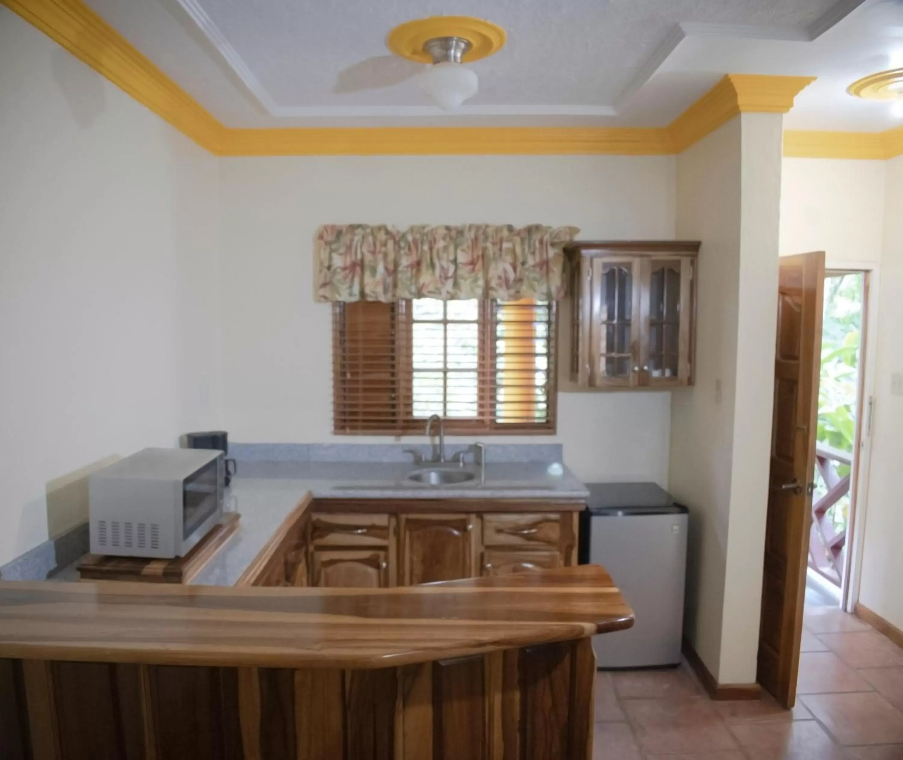 Kitchen/Kitchenette in Bay View Eco Resort & Spa