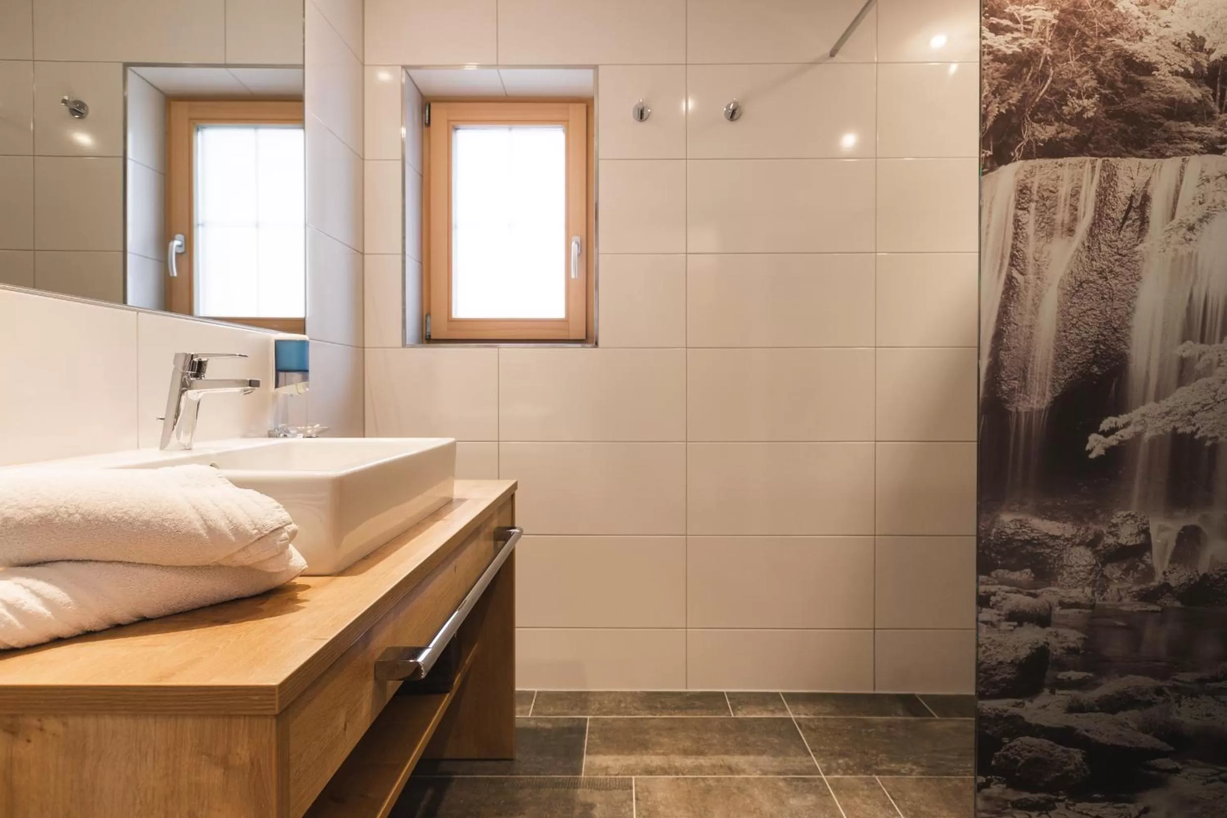 Bathroom, Bed in Hotel Enzian