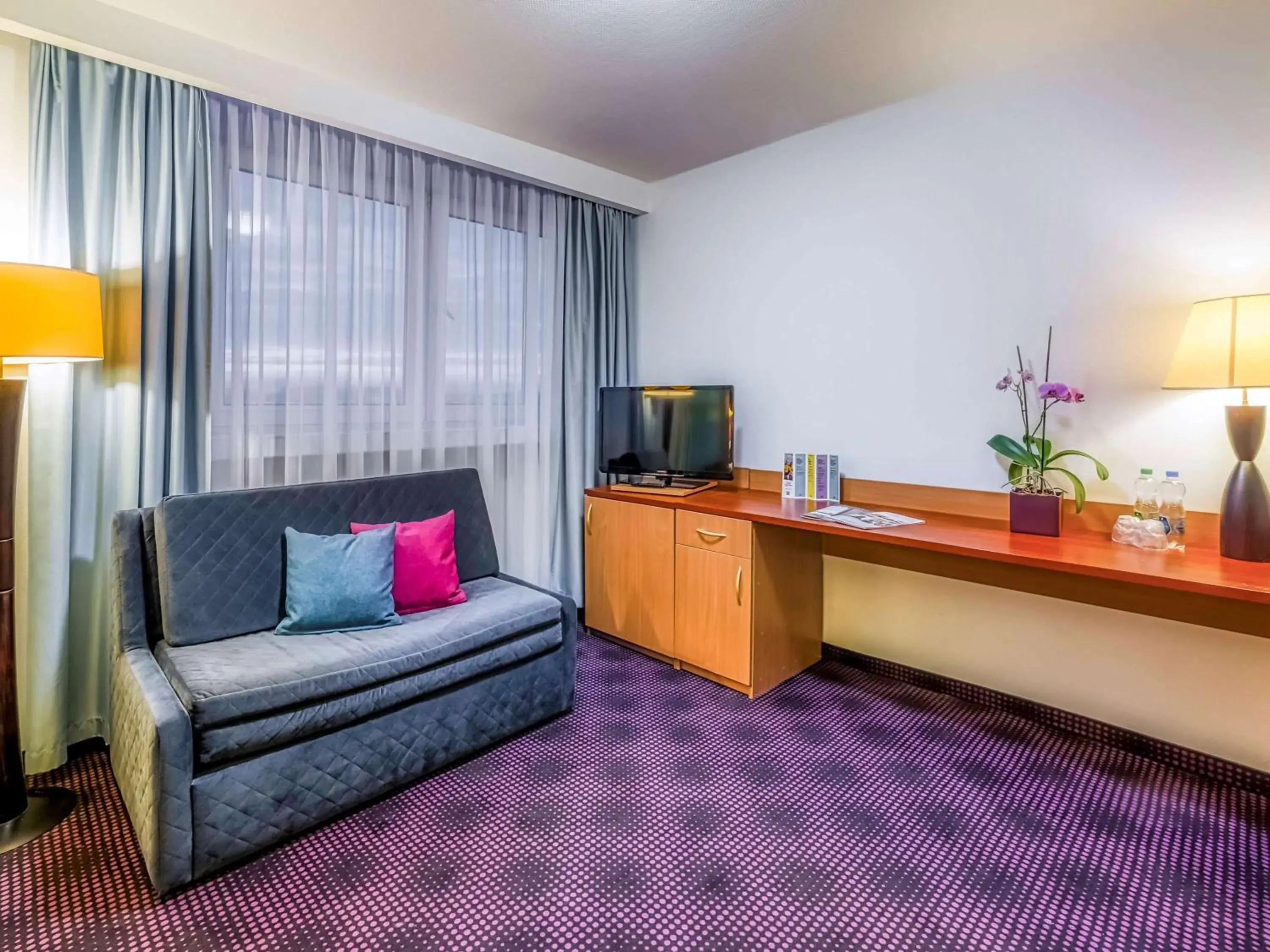 Photo of the whole room, Seating Area in Ibis Style Bielsko Biala