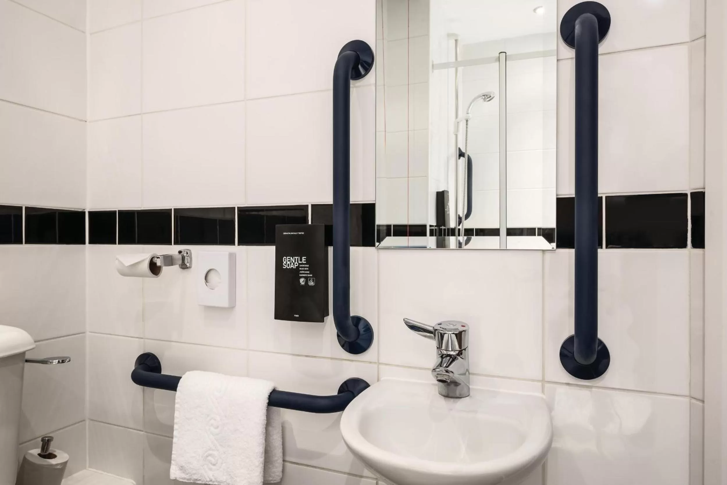 Bathroom in Days Inn Corley NEC - M6