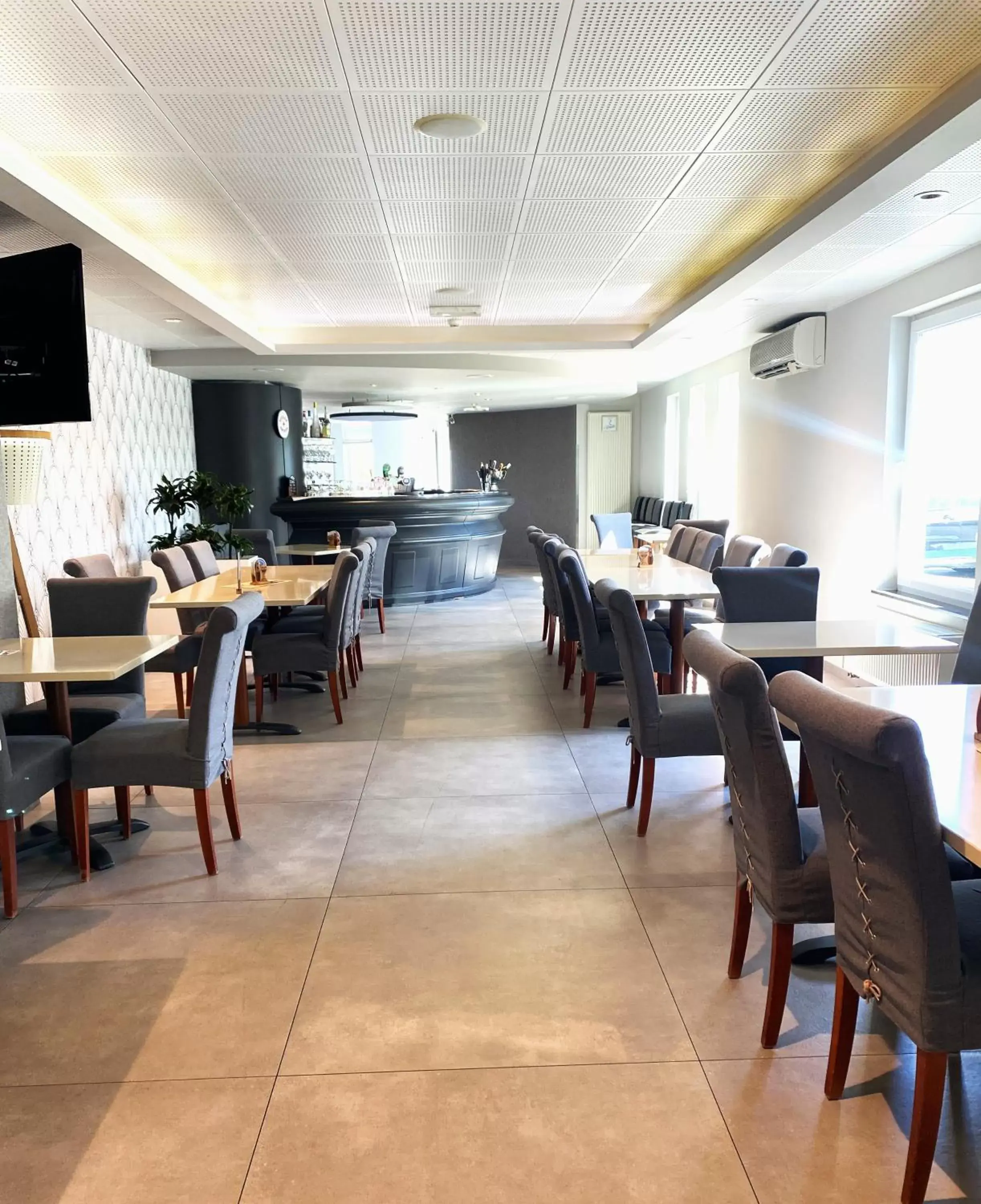 Restaurant/Places to Eat in Aero44 Hotel Charleroi Airport