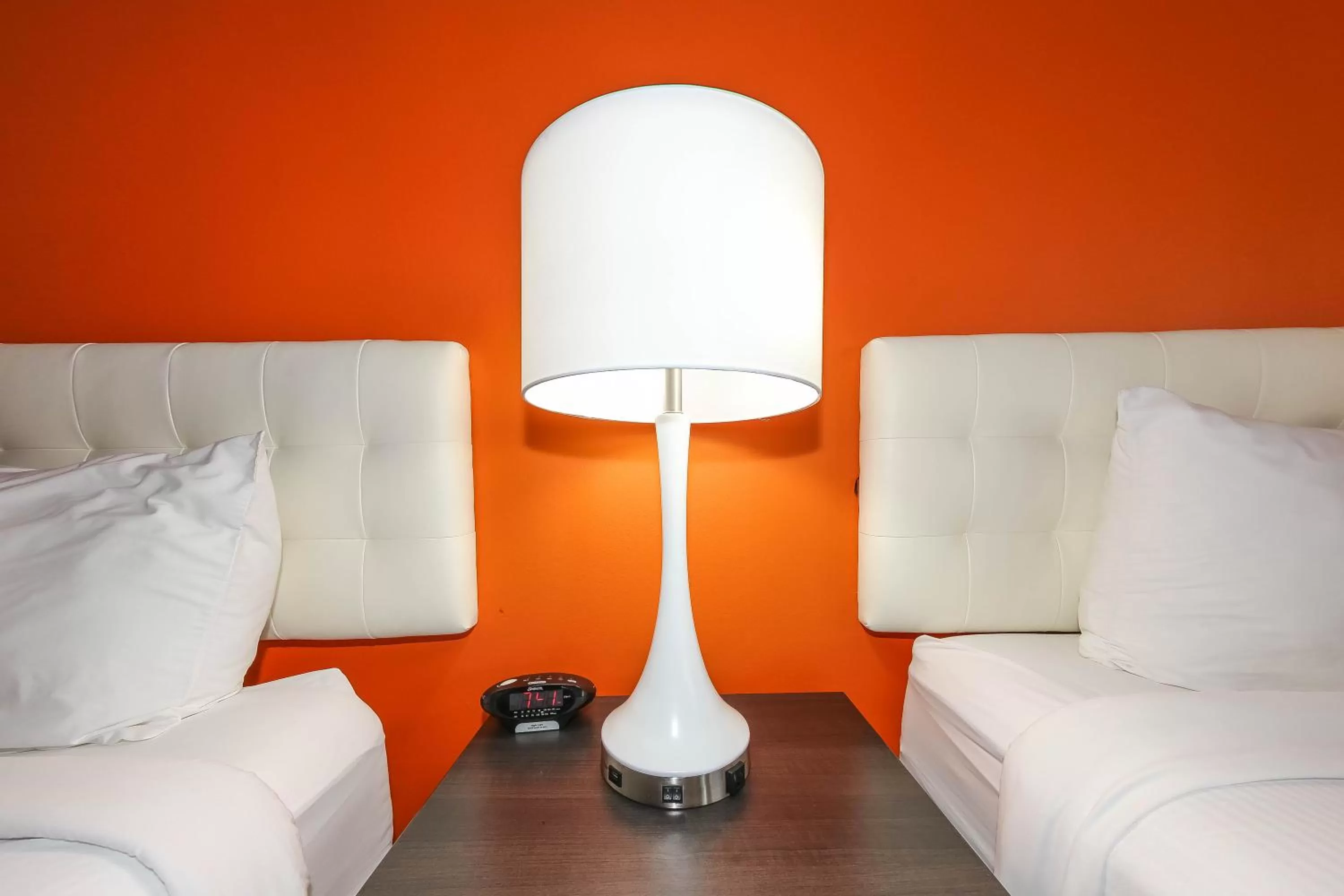 Living room in Howard Johnson by Wyndham Winnipeg West